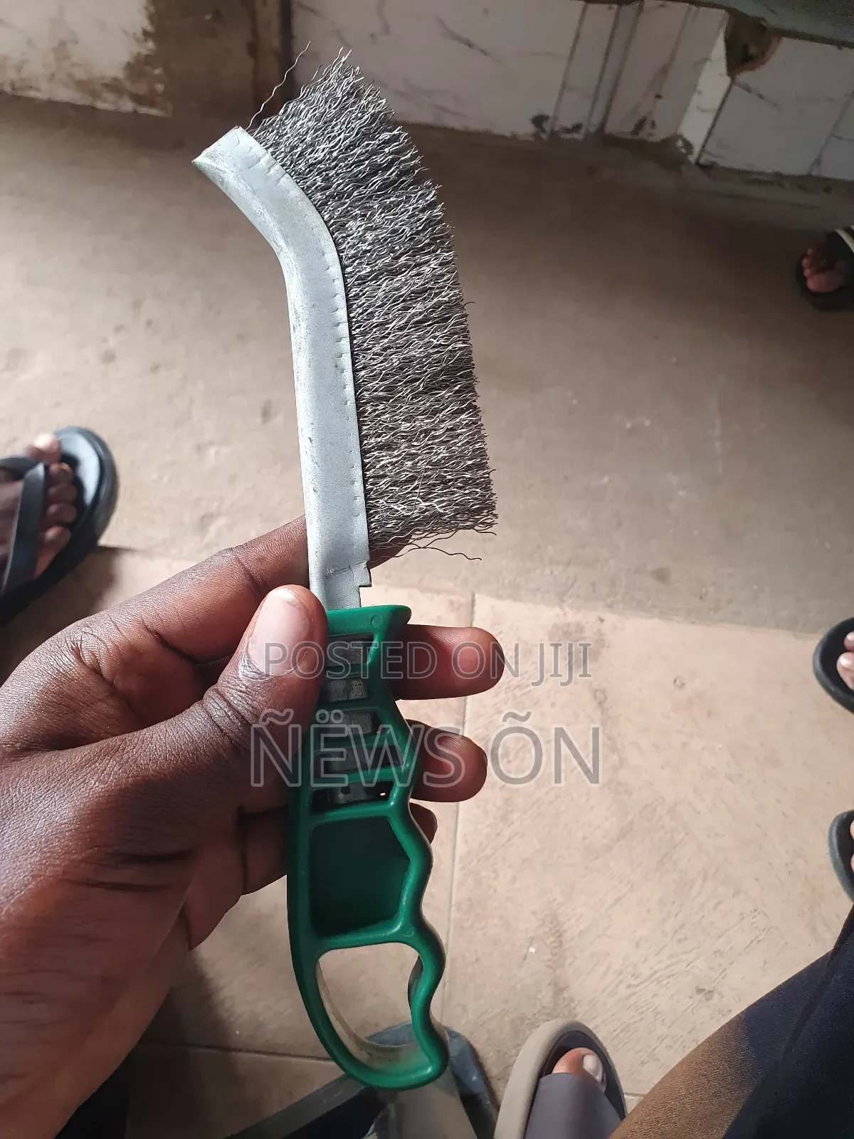 Hand Wire Brush Original