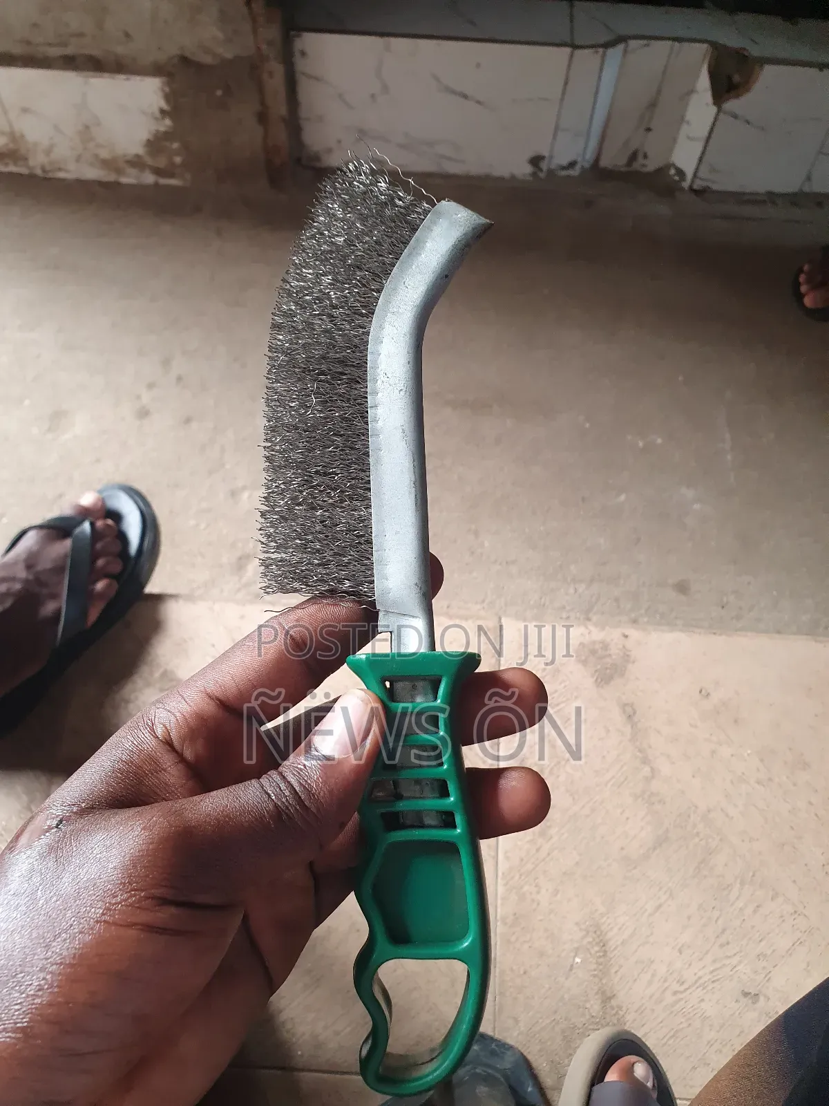 Hand Wire Brush Original