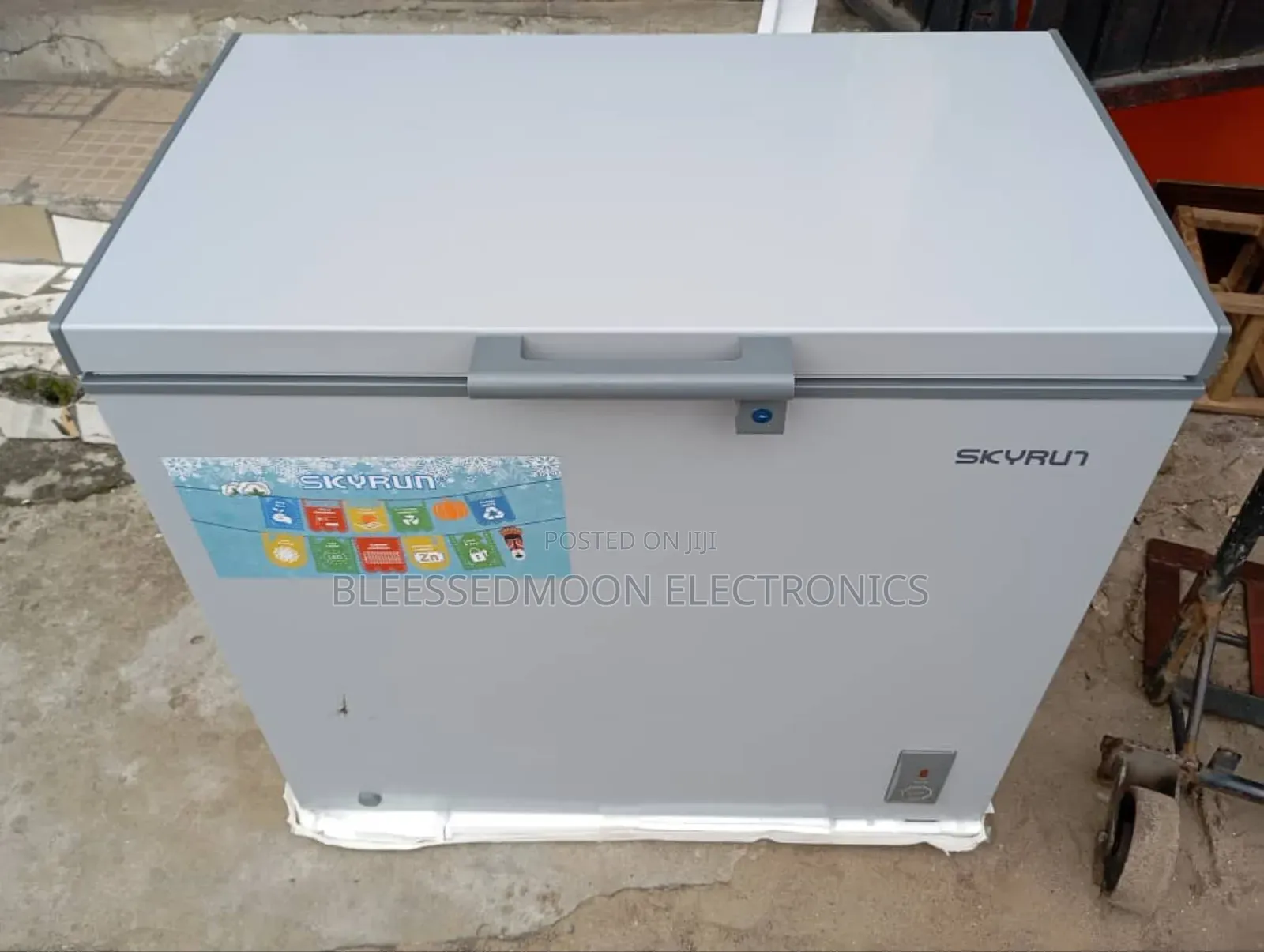Skyrun Low Voltage Chest Freezer 200liters 5 Years Company Warranty