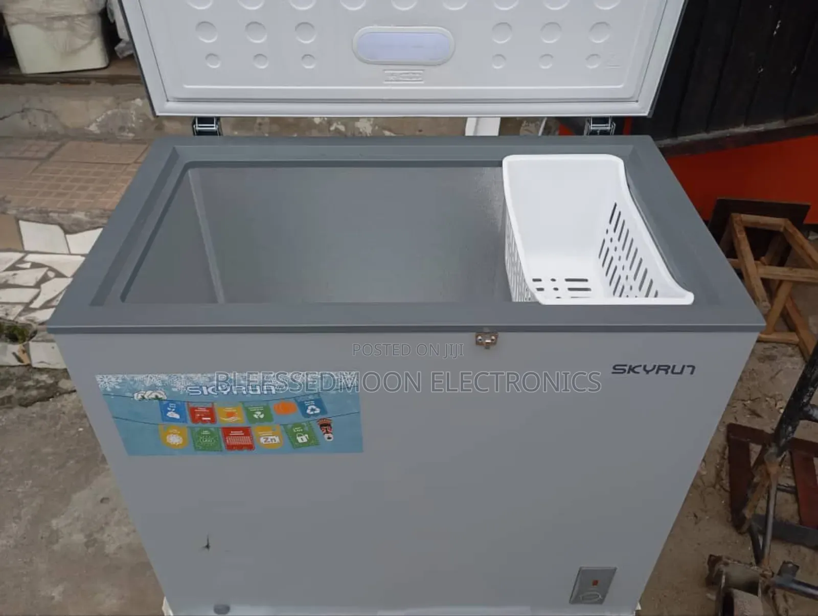 Skyrun Low Voltage Chest Freezer 200liters 5 Years Company Warranty