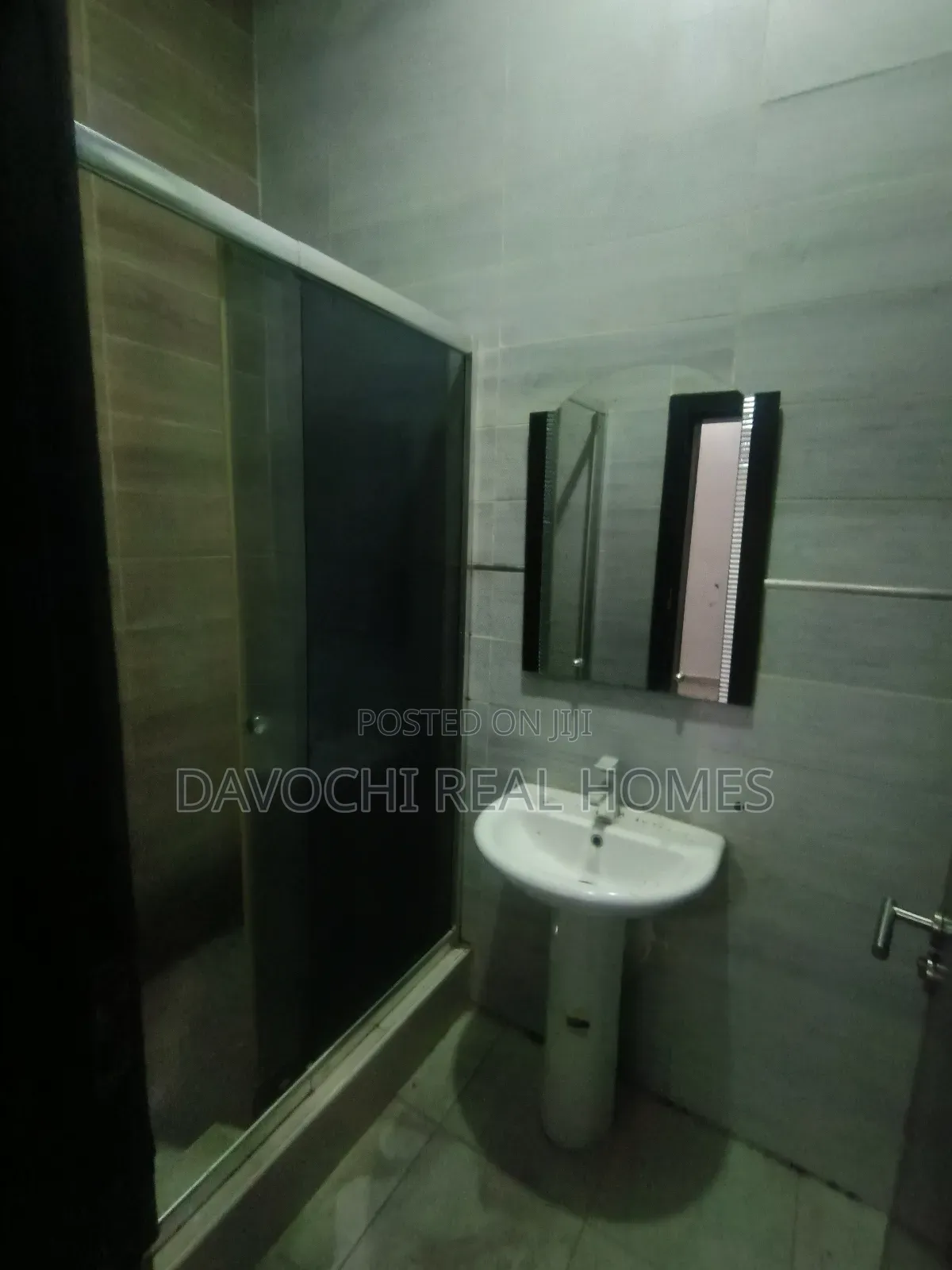 4bdrm Duplex in Osapa London Estate, Lekki for rent