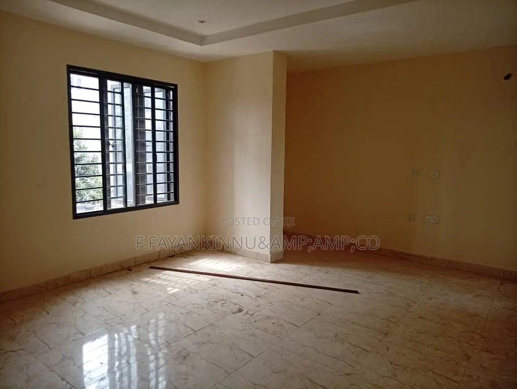 4bdrm Duplex in Kaura for rent