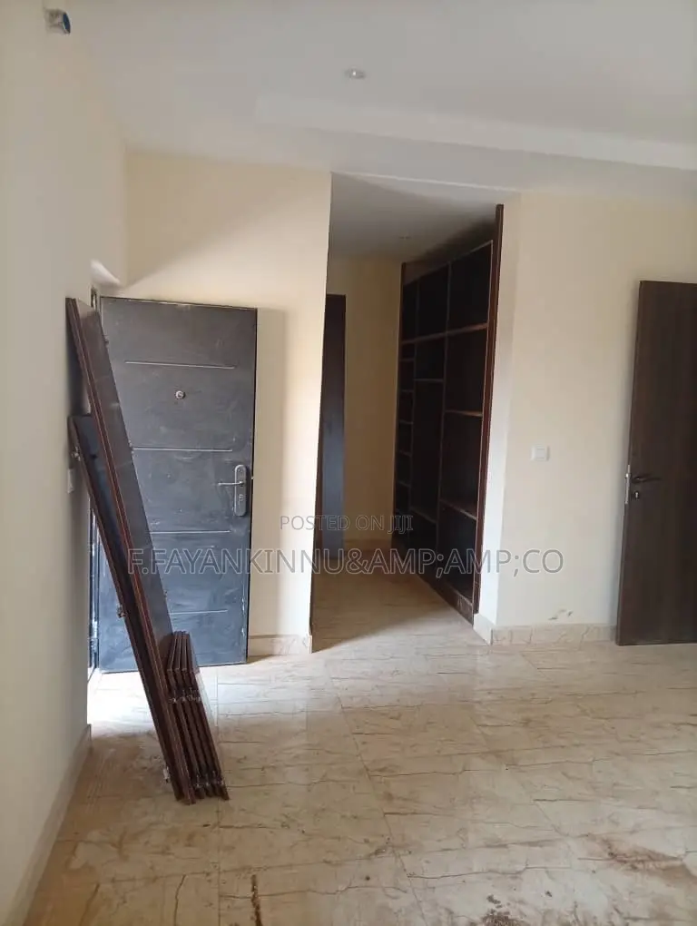 4bdrm Duplex in Kaura for rent