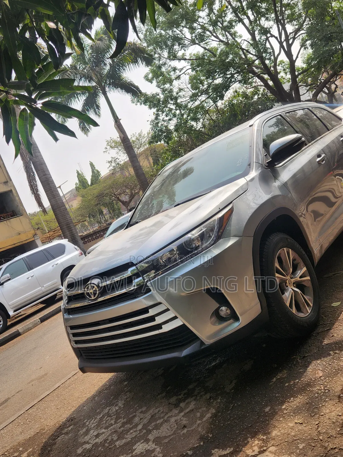 Toyota Highlander XLE 4x4 V6 (3.5L 6cyl 8A) 2018 Silver
