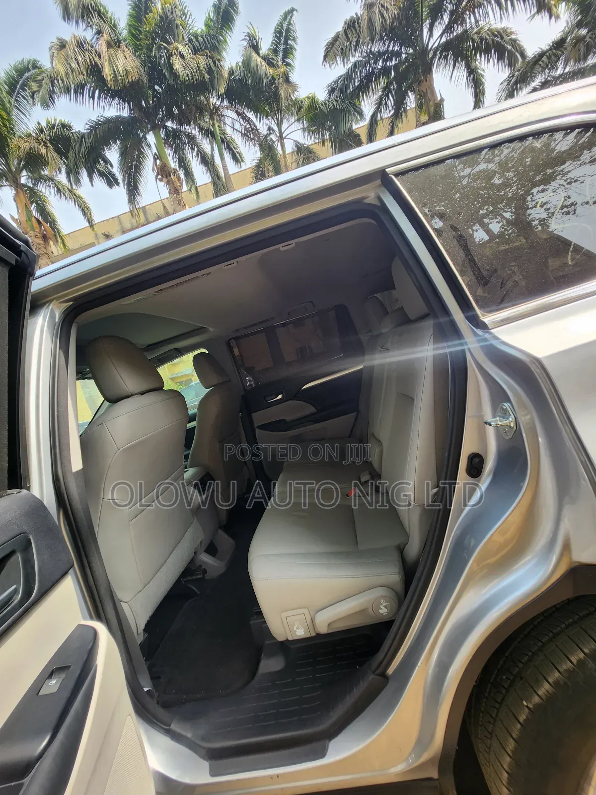 Toyota Highlander XLE 4x4 V6 (3.5L 6cyl 8A) 2018 Silver