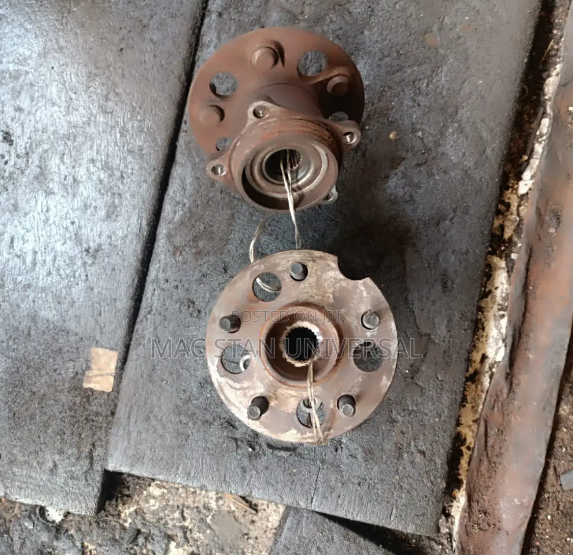 One Set Direct Tokunbo 2004-2010 Sienna Rear Hub
