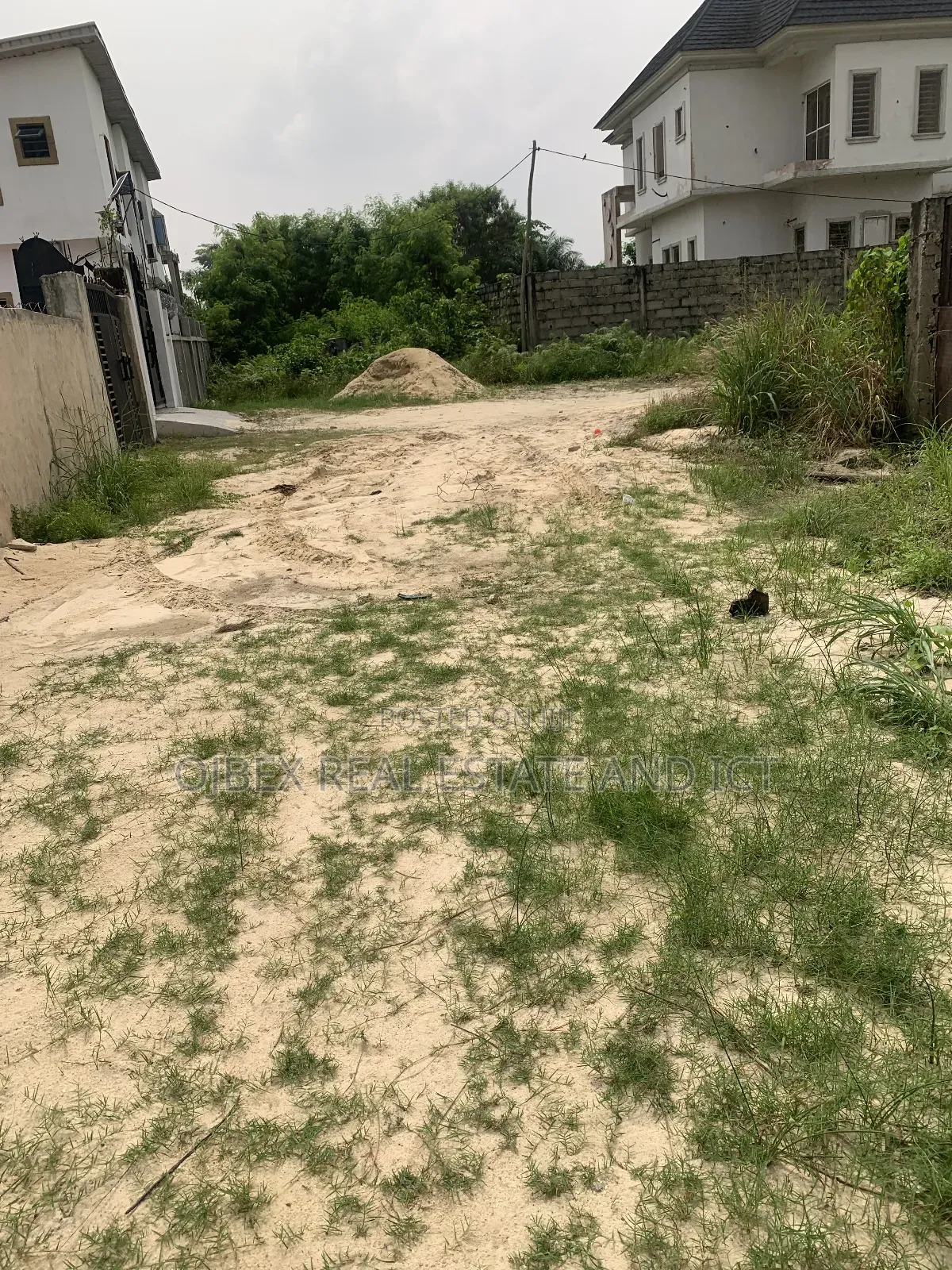 Full Plot Fenced With German Floor