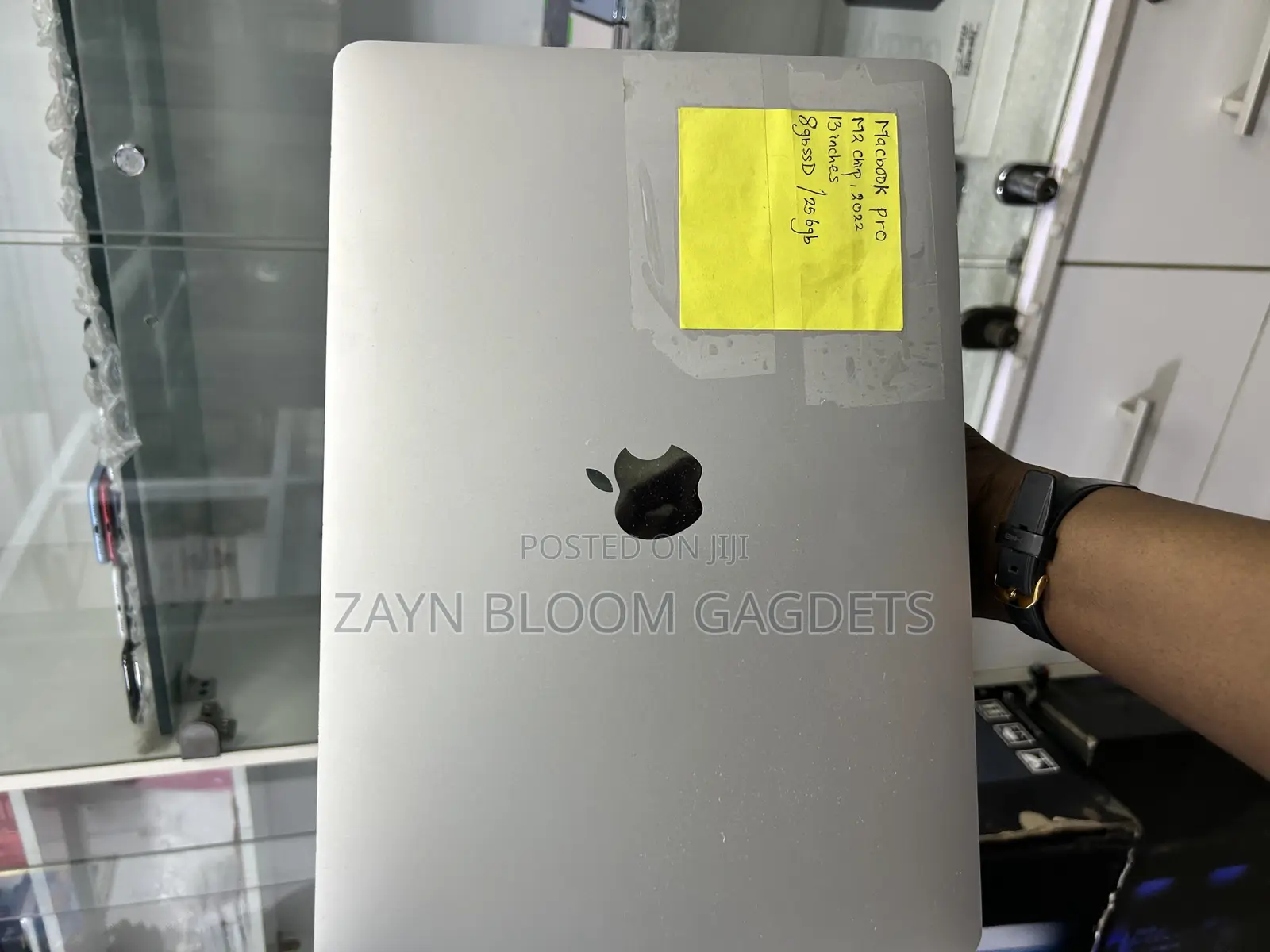 Laptop Apple MacBook Pro 2022 M2 8GB Apple M2 SSD 256GB