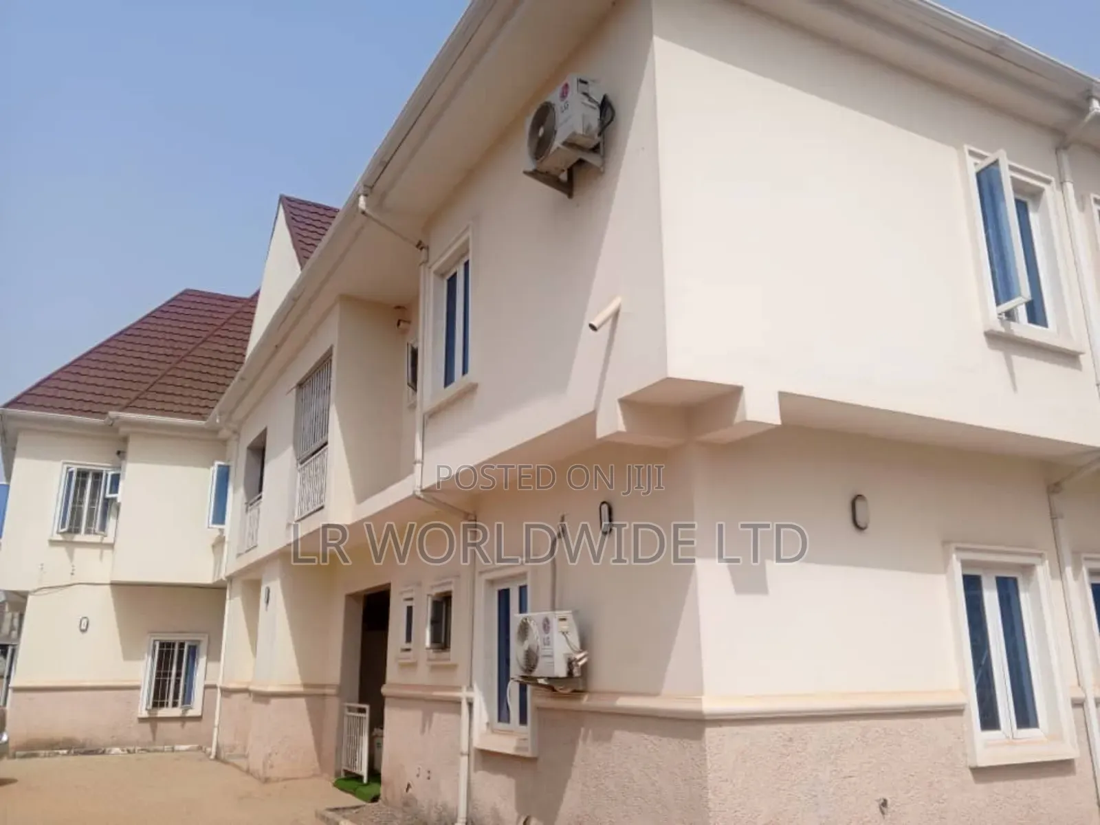 10bdrm Block of Flats in Apo Resettlement for sale