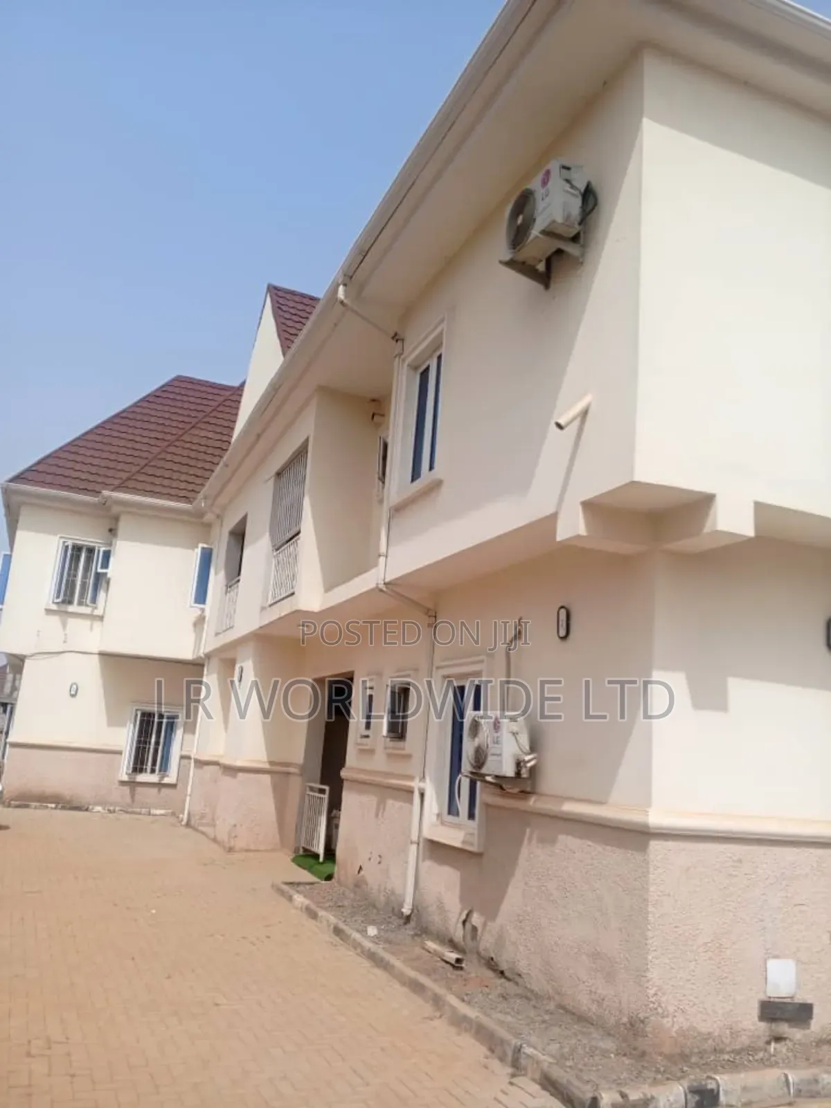 10bdrm Block of Flats in Apo Resettlement for sale