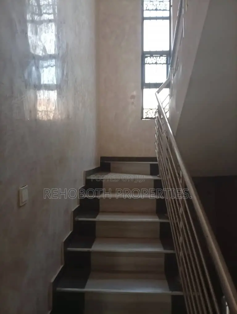 6bdrm Duplex in Alpha Grace Estate, Jericho for rent