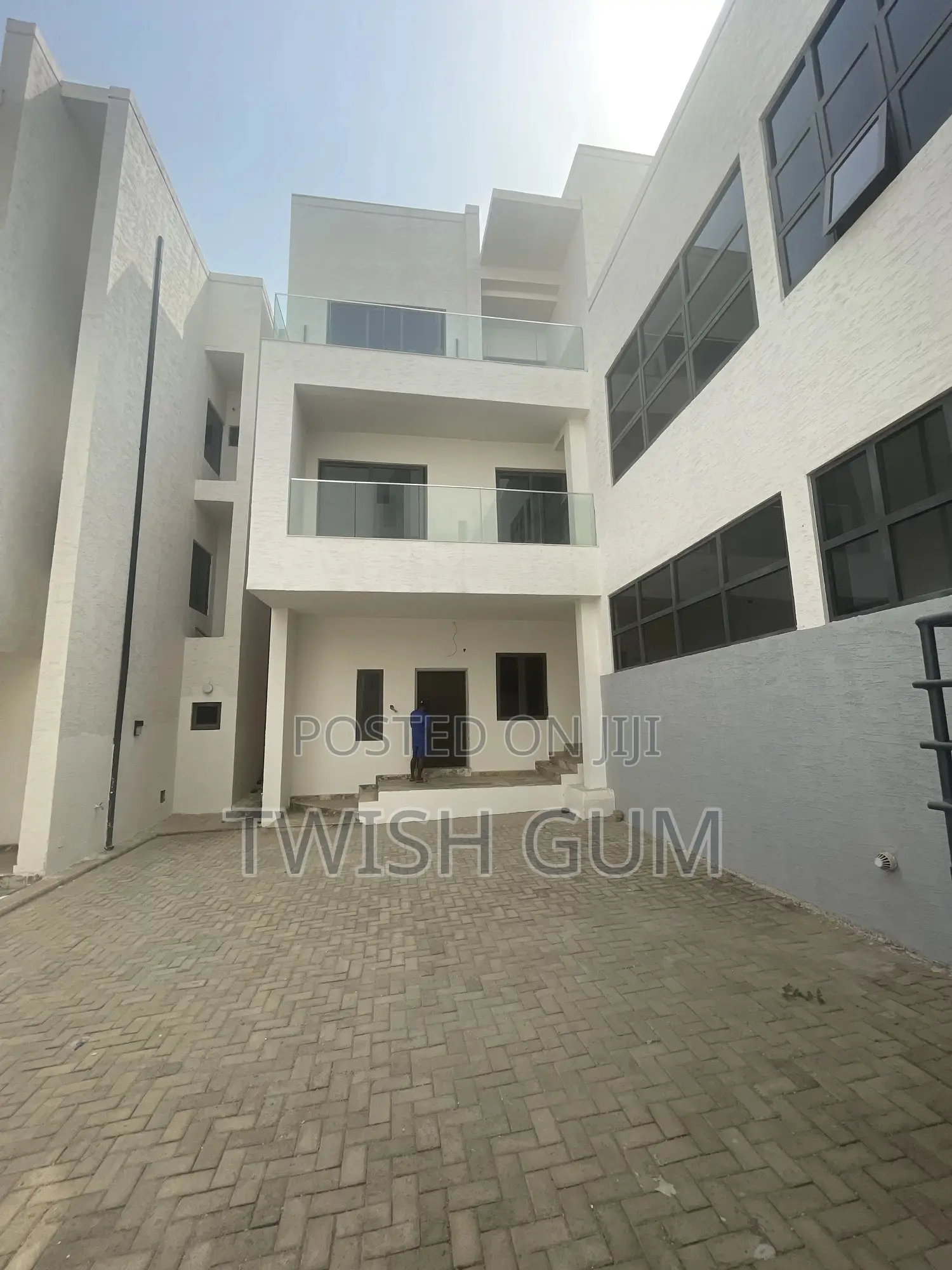 6bdrm Duplex in Blackdot Shelters, Guzape District for sale