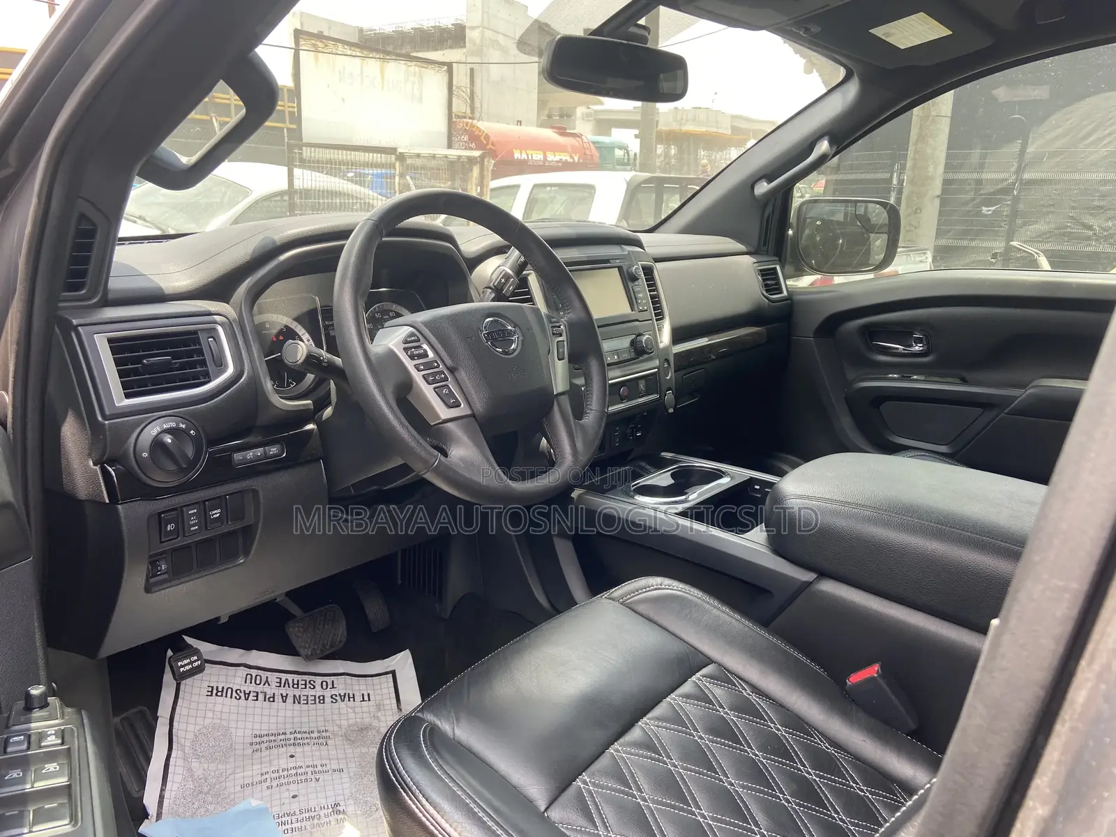 Nissan Titan SV 4x4 King Cab 6.3 ft. box 139.8 in. WB 2019 Gray