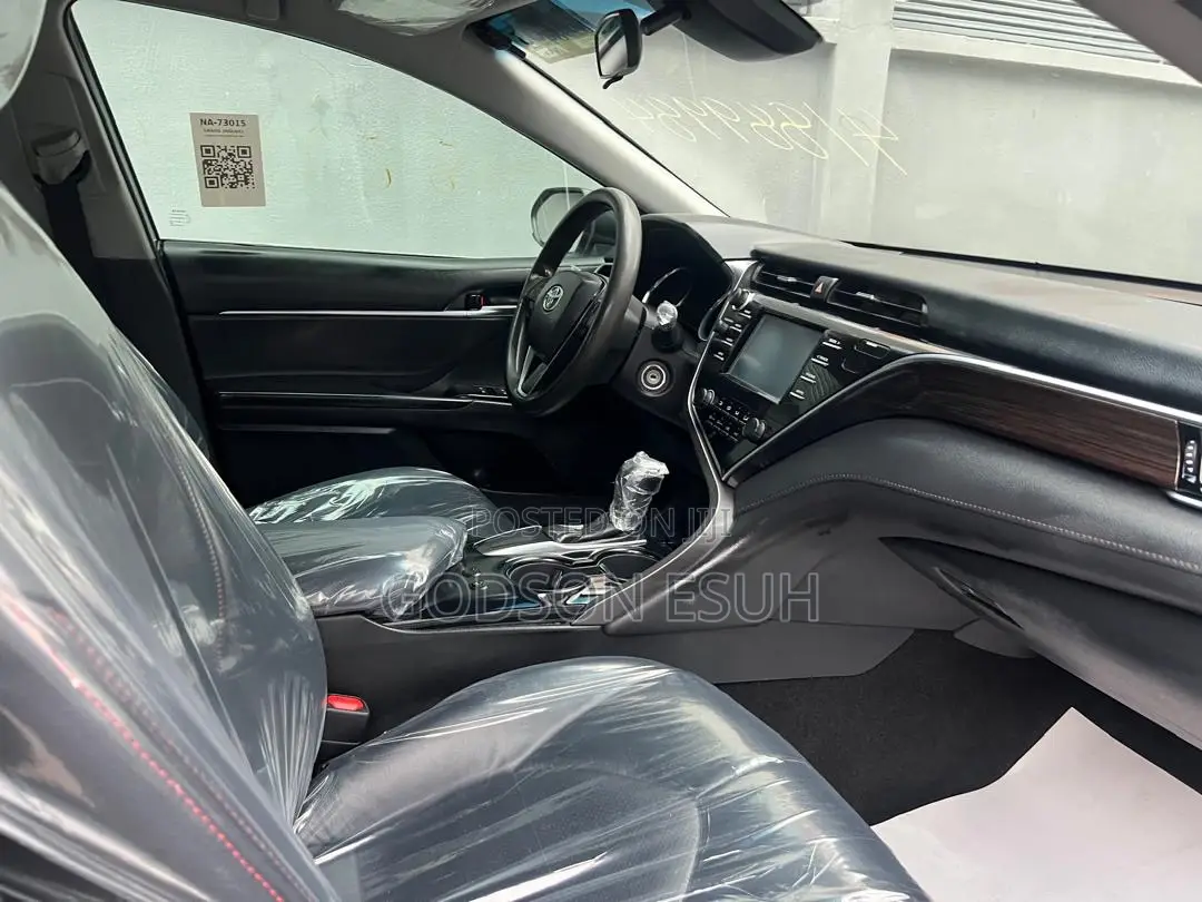 Toyota Camry LE FWD (2.5L 4cyl 8AM) 2018 Red