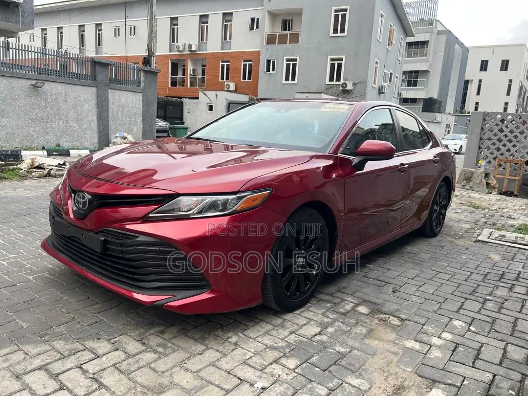 Toyota Camry LE FWD (2.5L 4cyl 8AM) 2018 Red
