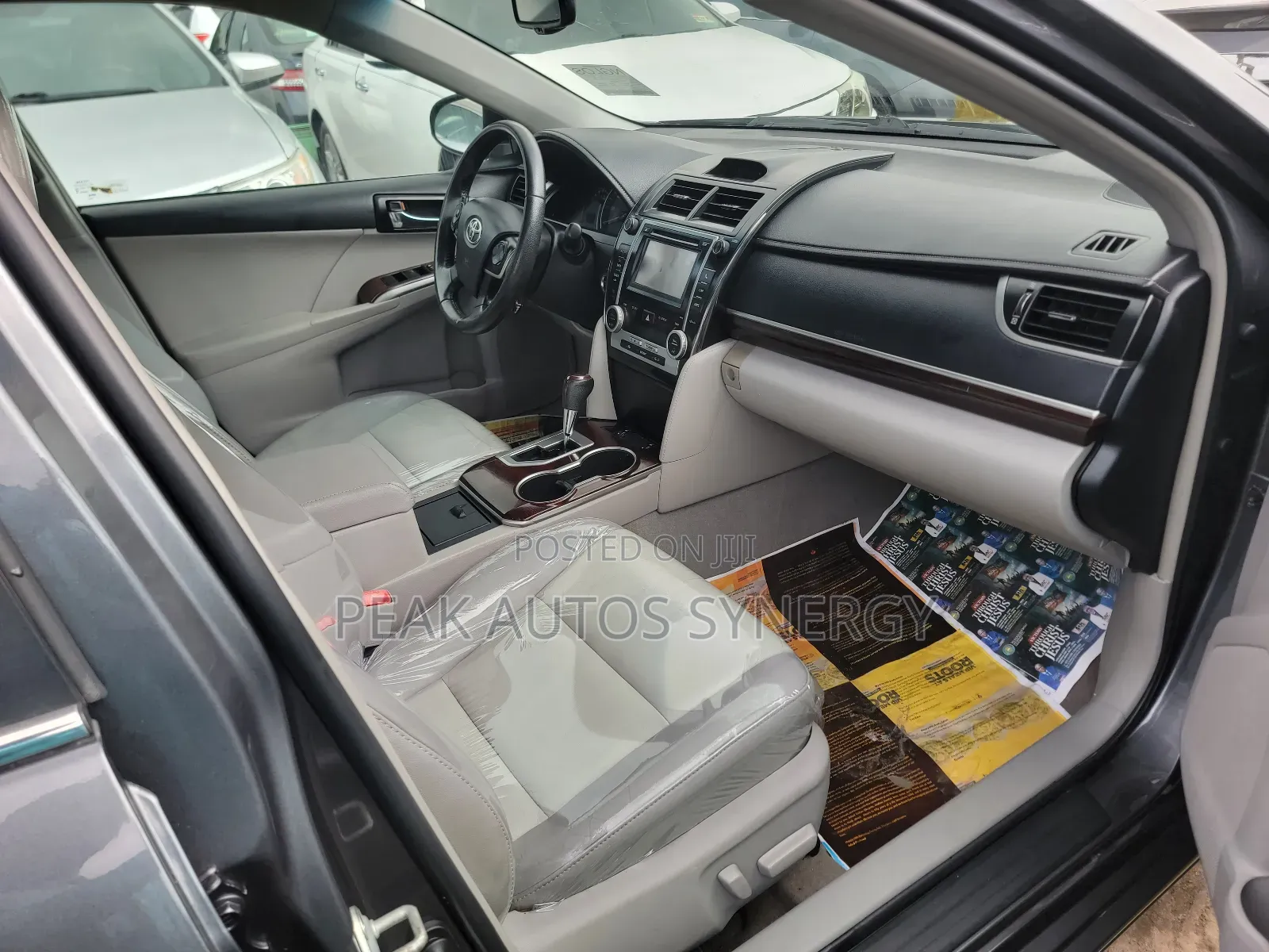 Toyota Camry XLE 4dr Sedan w/Prod. End 11/13 (3.5L 6cyl 6A) 2014 Gray