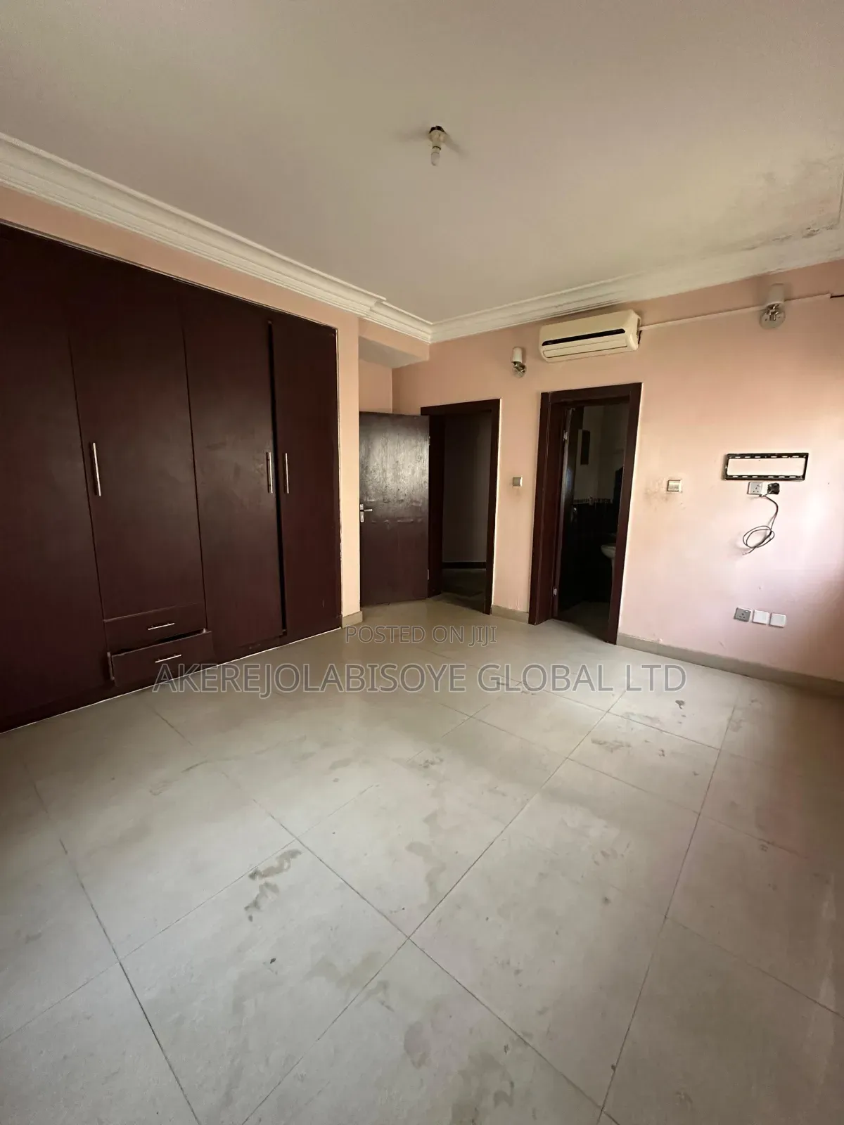 4bdrm Duplex in In An Estate for rent