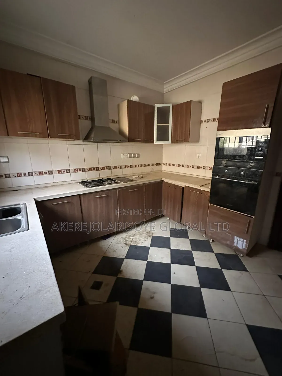 4bdrm Duplex in In An Estate for rent
