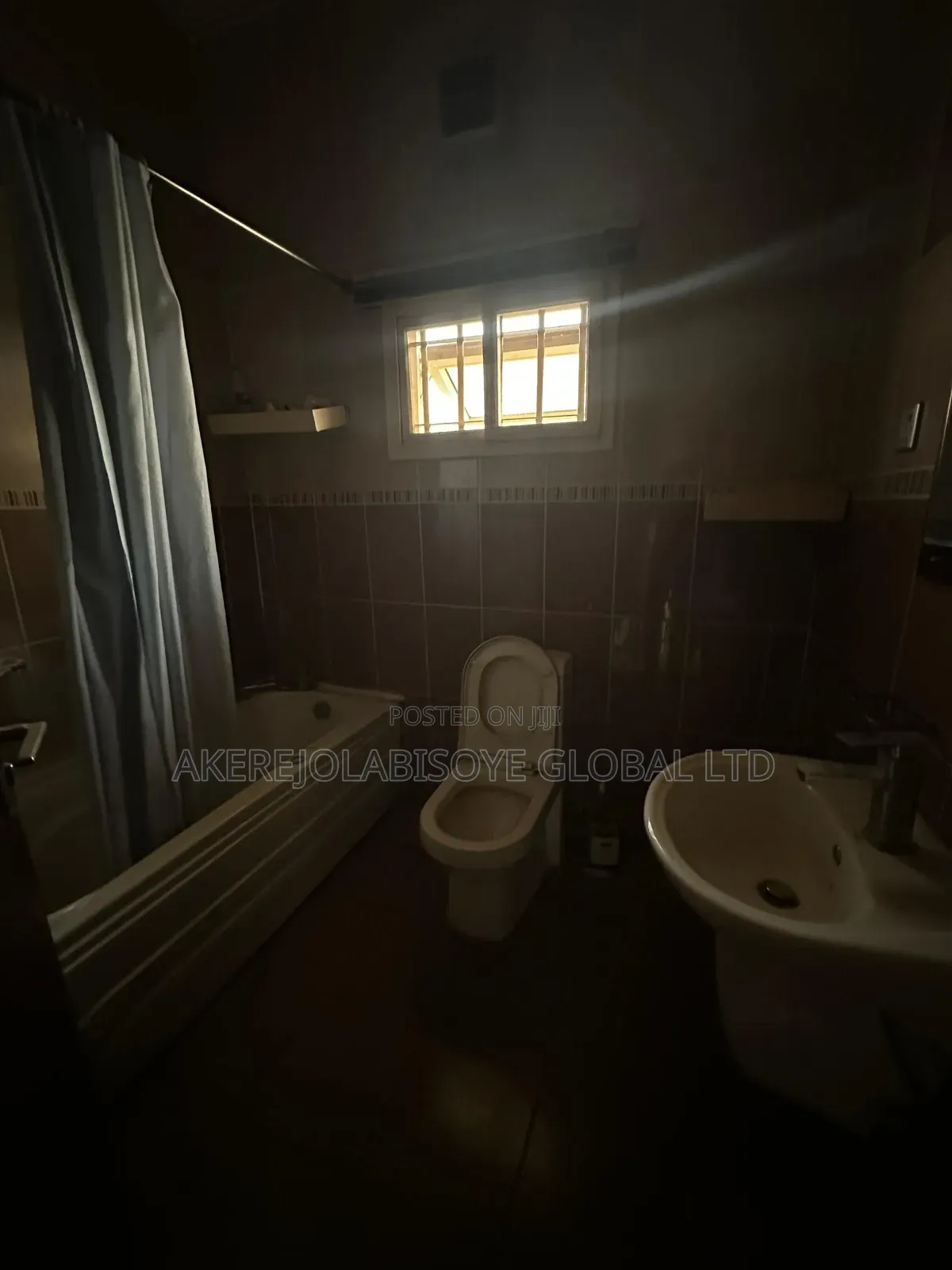 4bdrm Duplex in In An Estate for rent