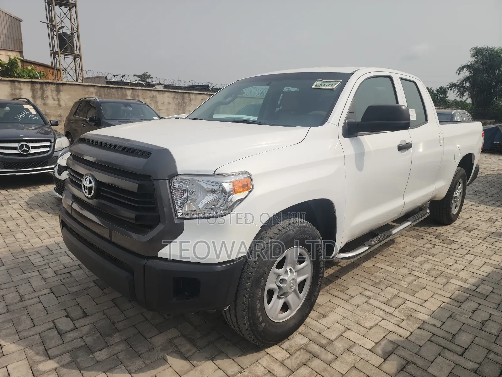 Toyota Tundra SR5 5.7L V8 w/FFV 4x2 Double Cab 6.6 ft. box 145.7 in. WB