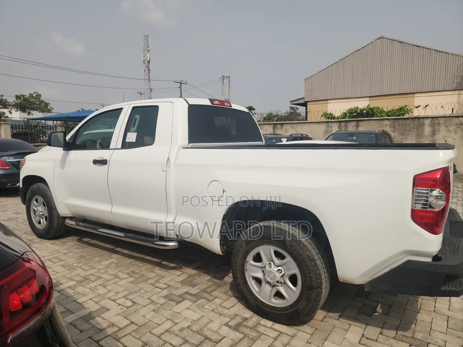 Toyota Tundra SR5 5.7L V8 w/FFV 4x2 Double Cab 6.6 ft. box 145.7 in. WB