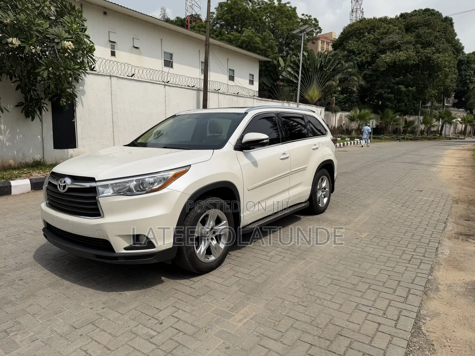 Toyota Highlander Limited Platinum 4dr SUV AWD (3.5L 6cyl 6A) 2015