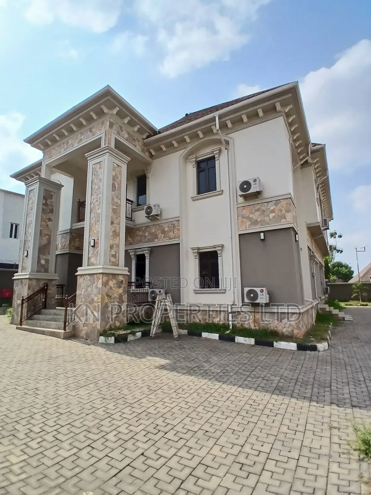 5bdrm Duplex in Gusape Main, Guzape District for rent