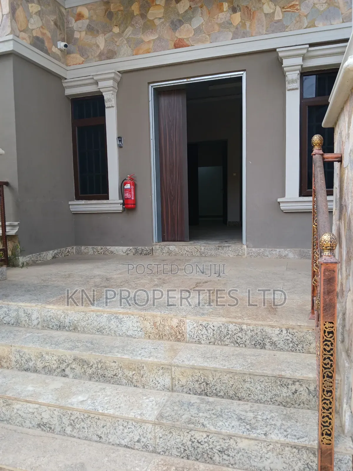 5bdrm Duplex in Gusape Main, Guzape District for rent