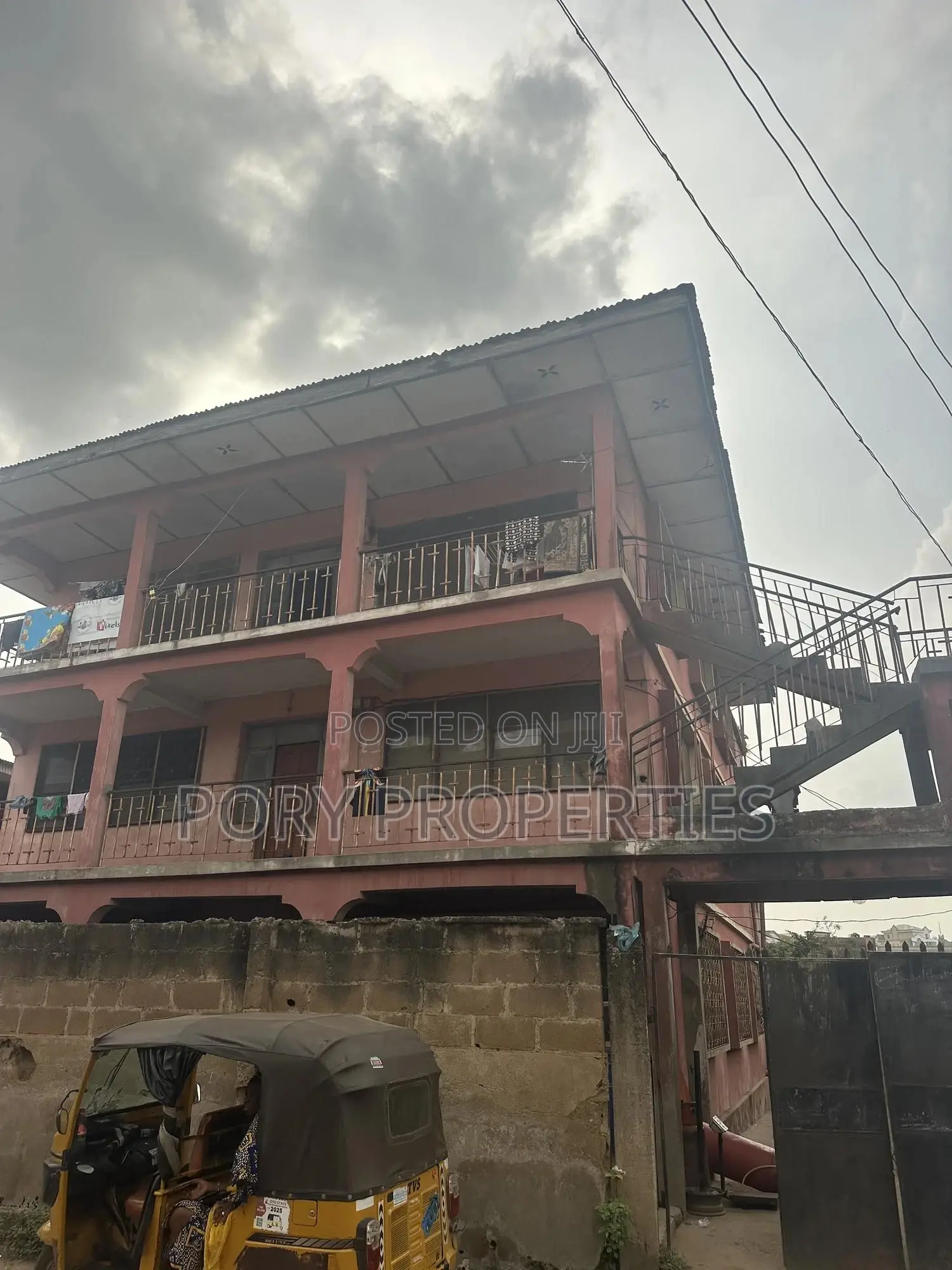 18bdrm House in Adekunle, CHallenge / Ibadan for sale