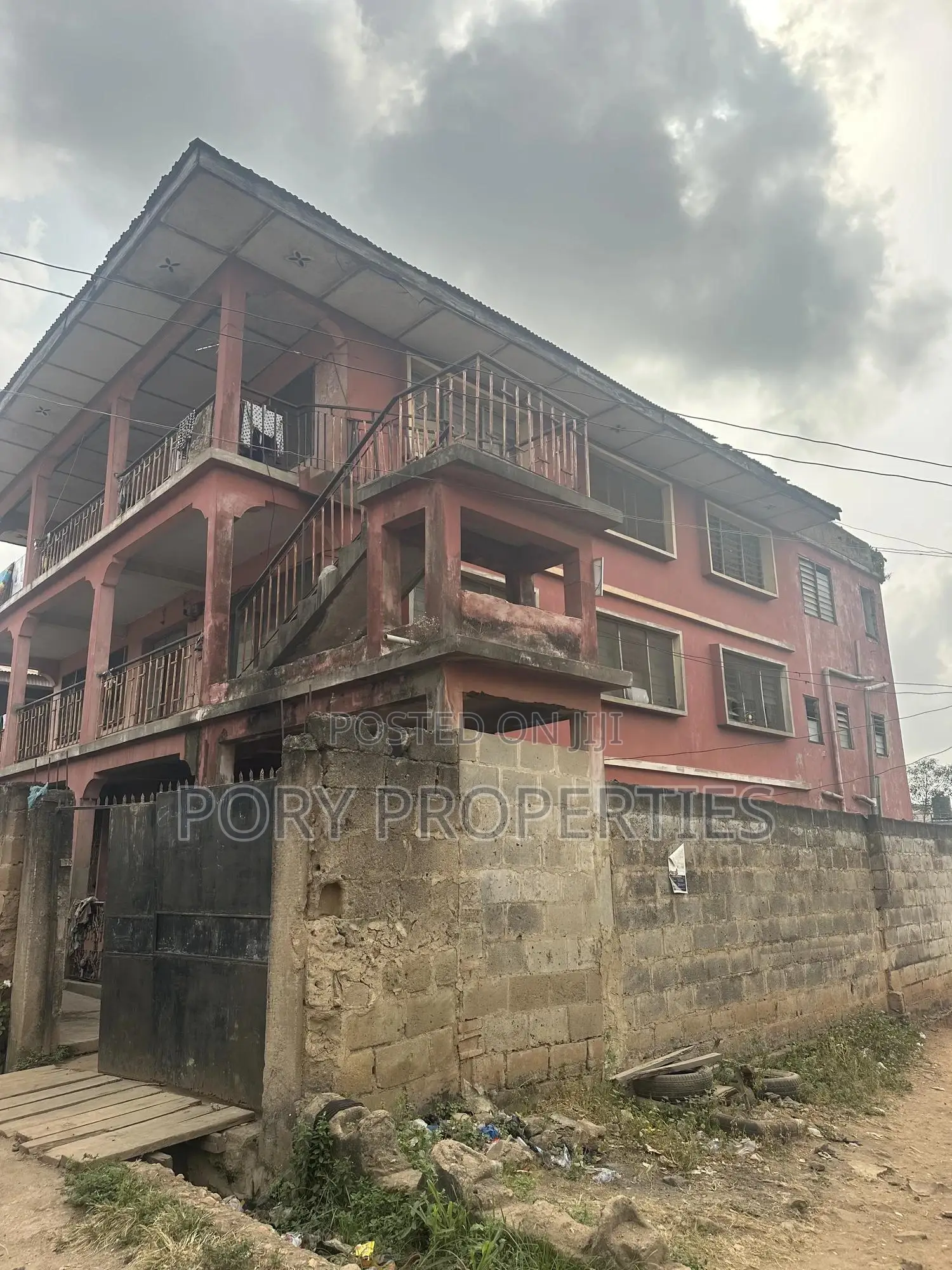 18bdrm House in Adekunle, CHallenge / Ibadan for sale