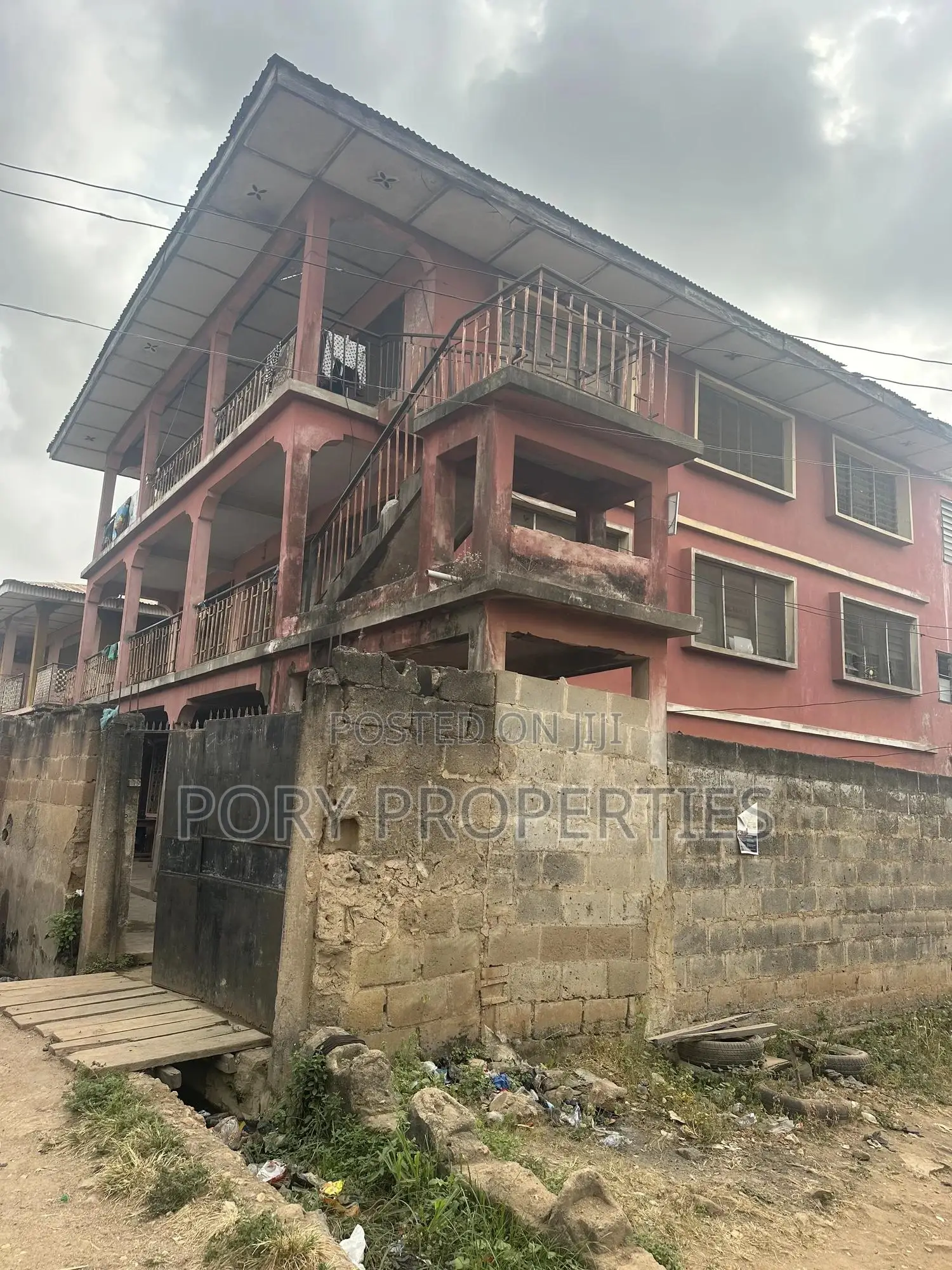 18bdrm House in Adekunle, CHallenge / Ibadan for sale