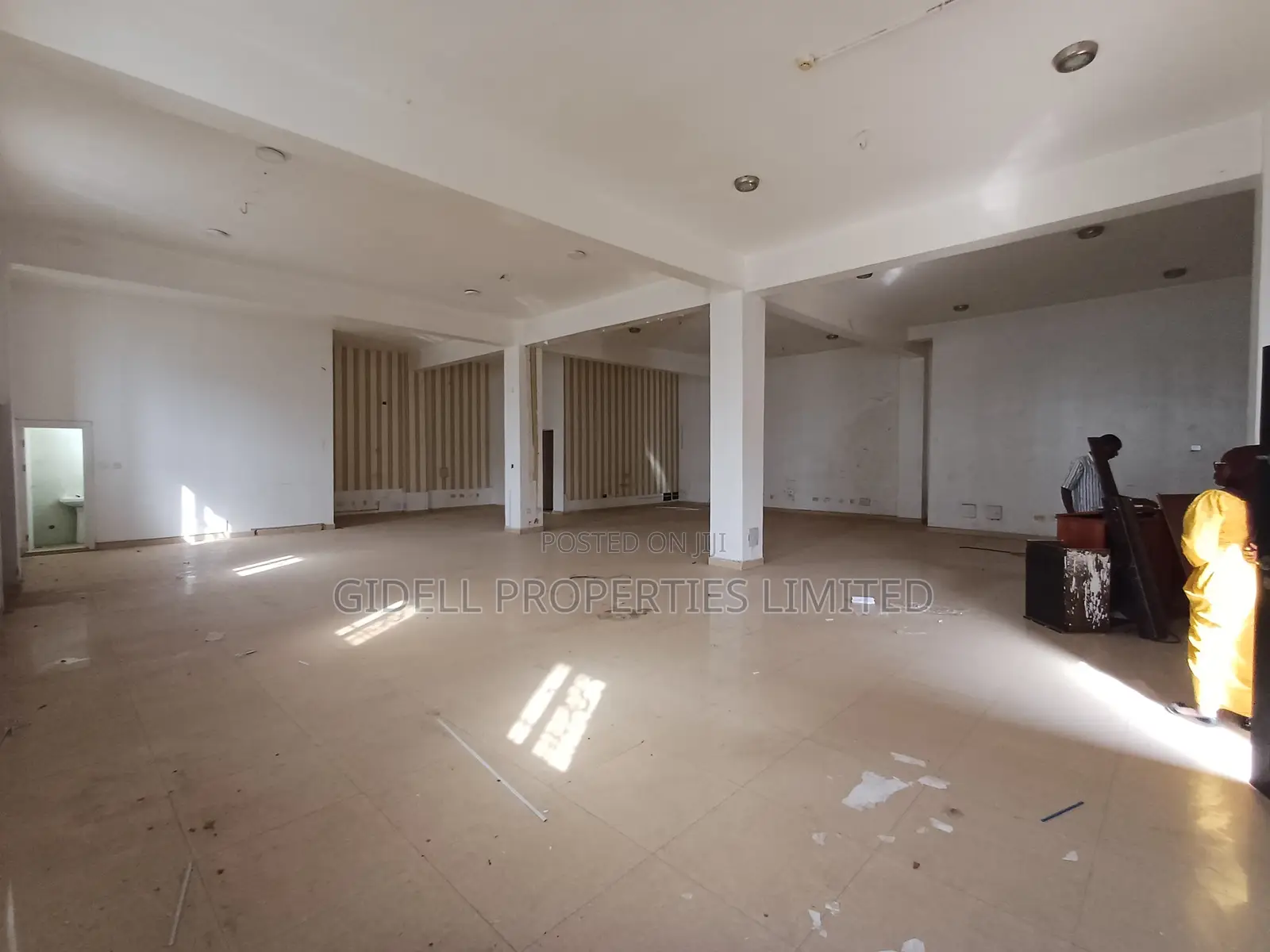 181sqm Space on the Ground Floor With Two Toilets