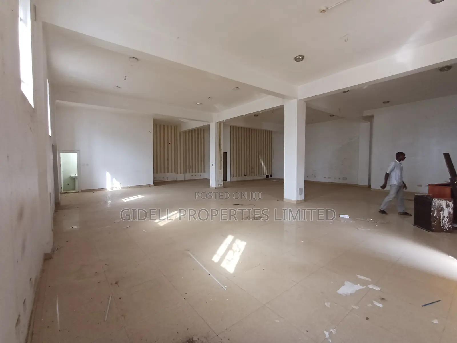 181sqm Space on the Ground Floor With Two Toilets
