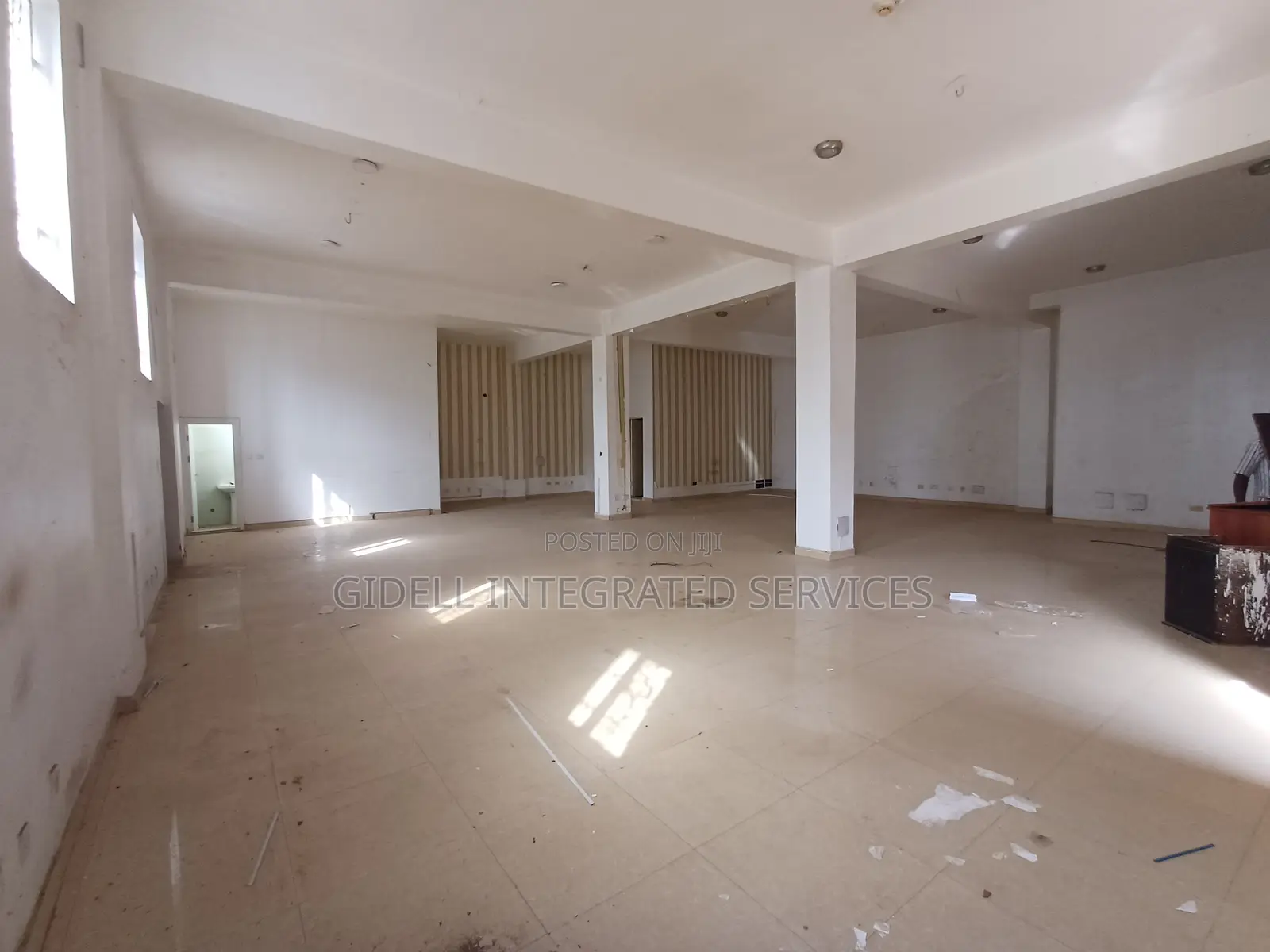 181sqm Space on the Ground Floor With Two Toilets