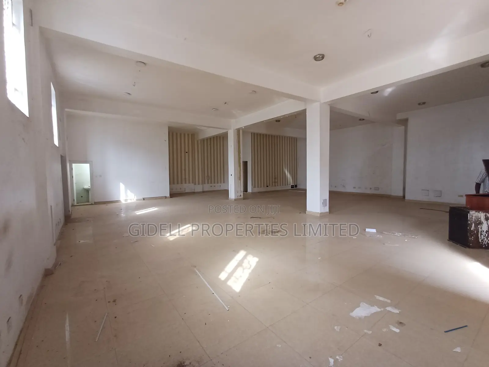 181sqm Space on the Ground Floor With Two Toilets