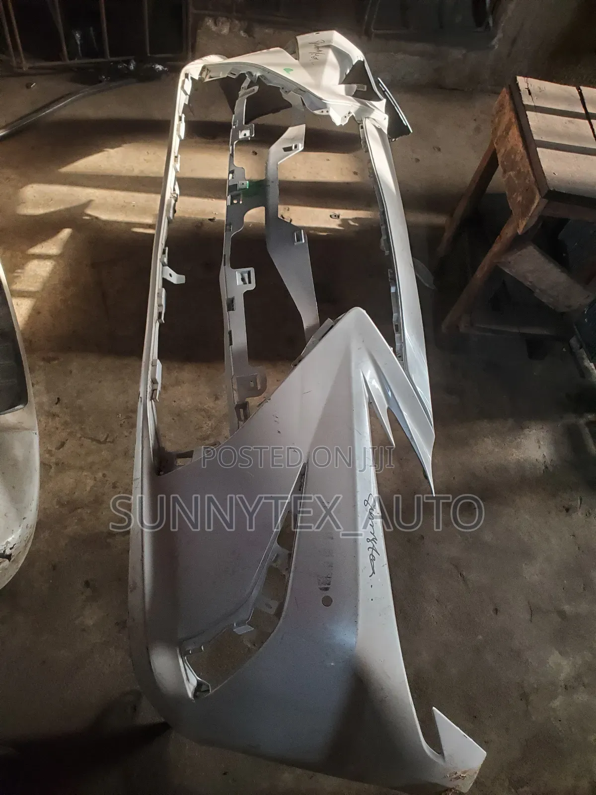 Front Bumper Es350 2020