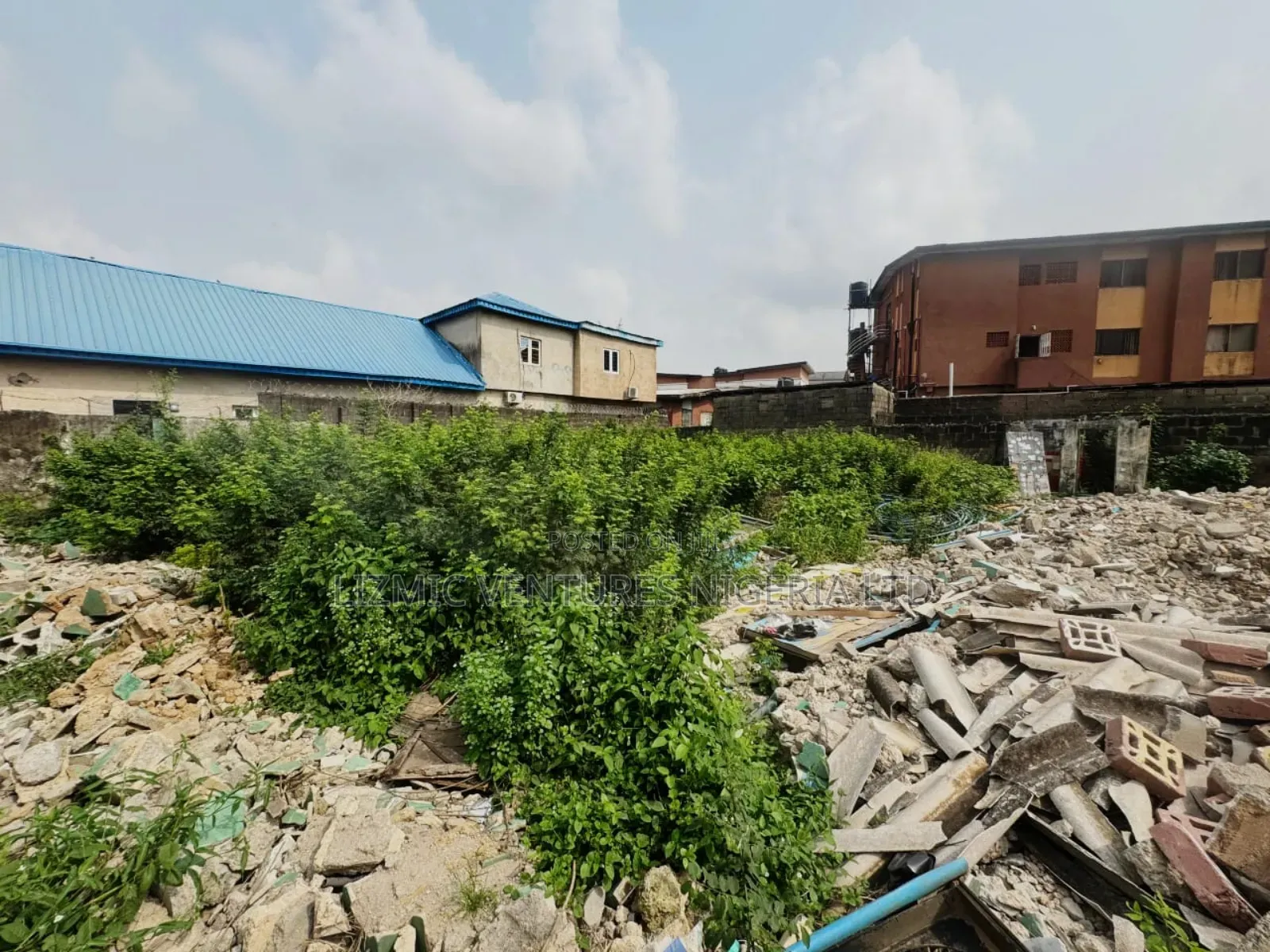 3bdrm Apartment in Agric Estate, Igando / Ikotun/Igando for sale
