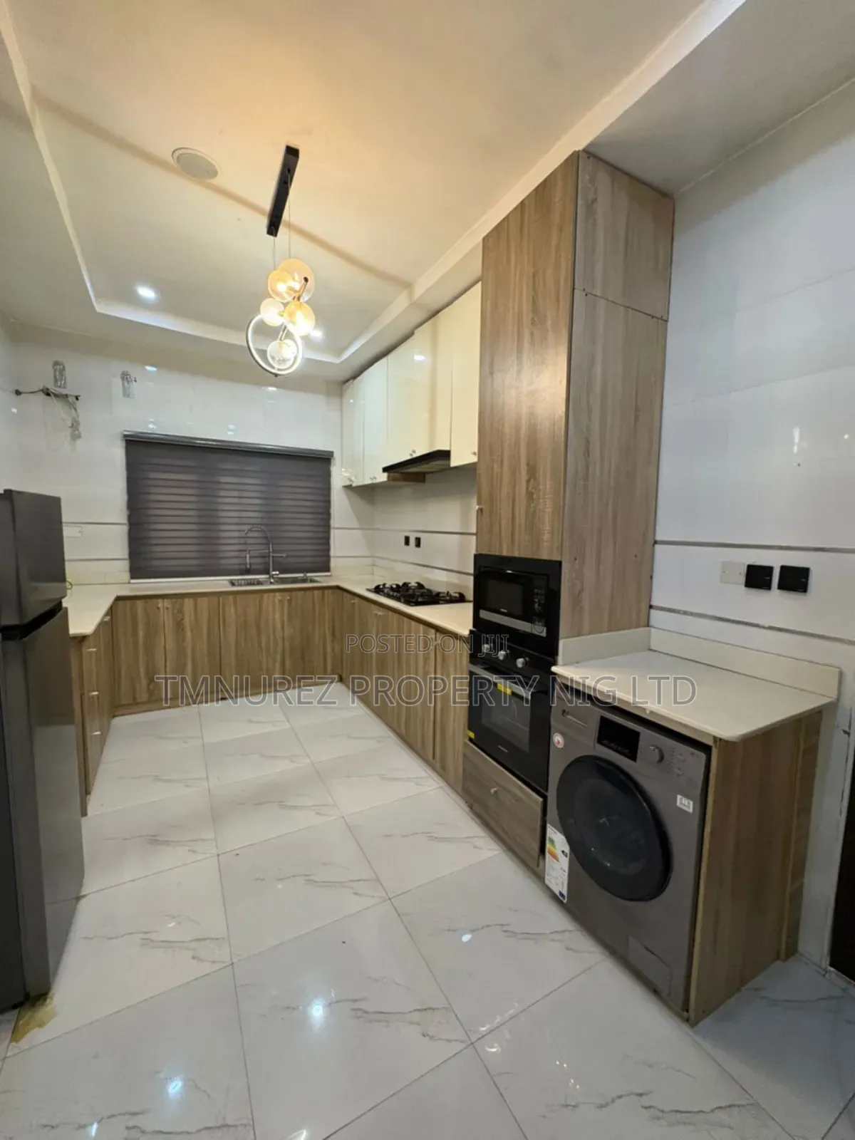 4bdrm Duplex in Chevron for rent