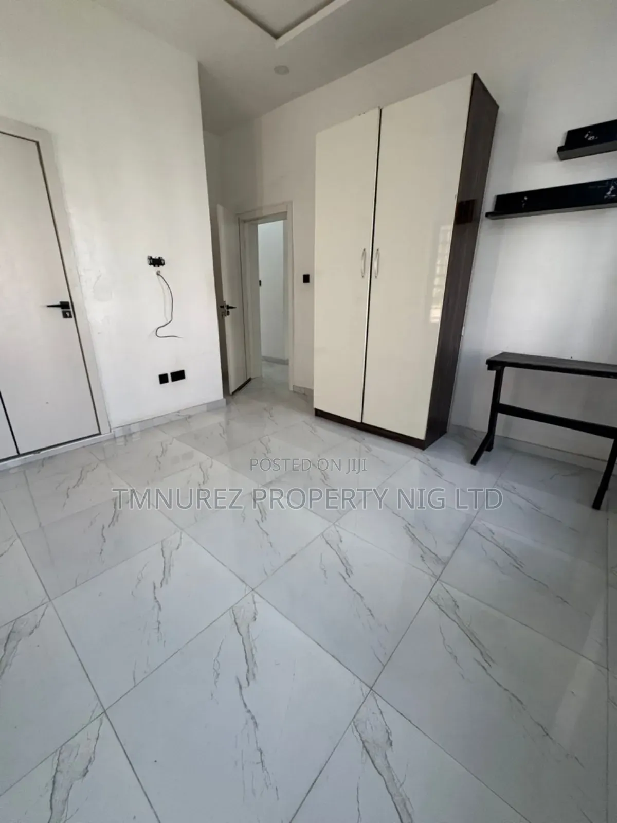 4bdrm Duplex in Chevron for rent