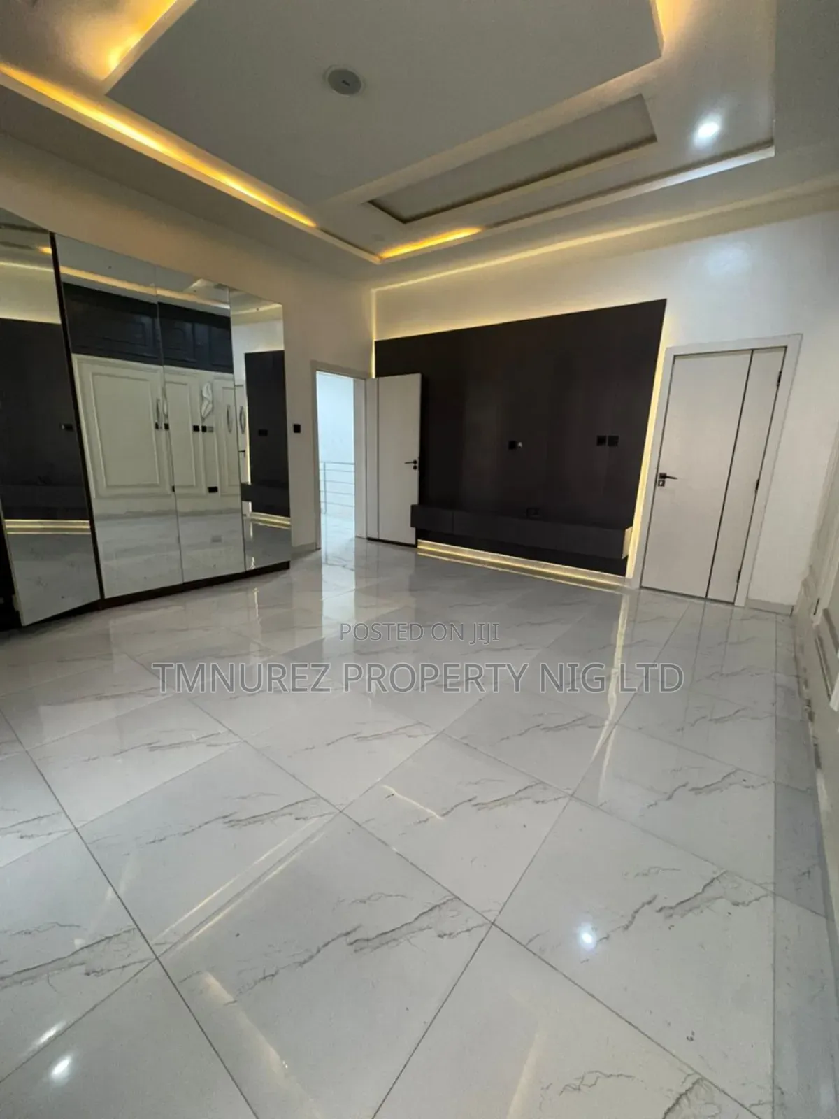4bdrm Duplex in Chevron for rent