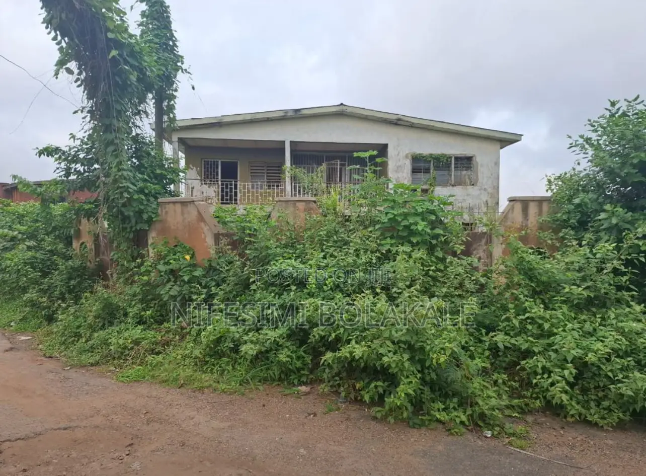 931sqm Residential Plot With 5 Bedroom Duplex and Two Room Chalet