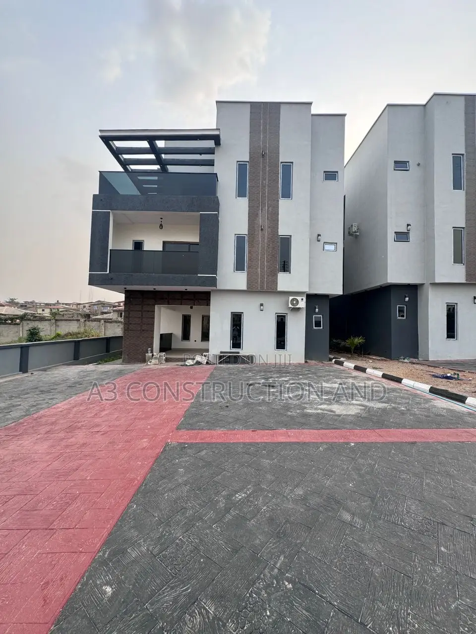 5bdrm Penthouse in Eng Lere Adigun Gra,, Basorun for rent
