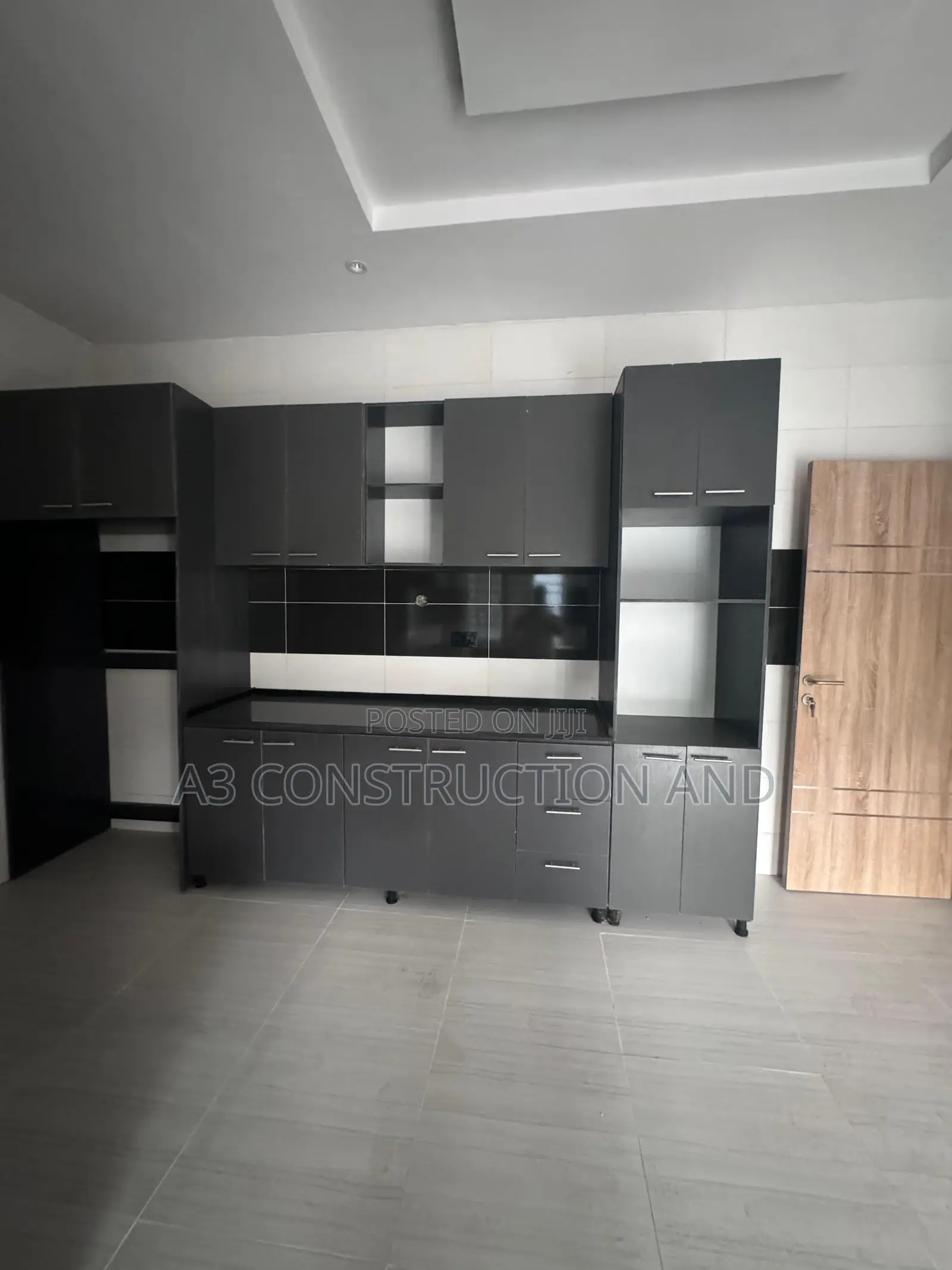 5bdrm Penthouse in Eng Lere Adigun Gra,, Basorun for rent
