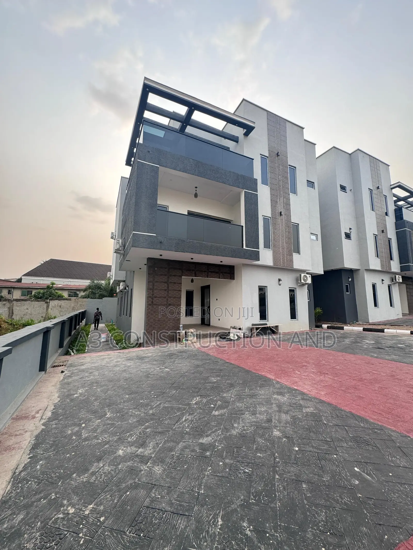 5bdrm Penthouse in Eng Lere Adigun Gra,, Basorun for rent