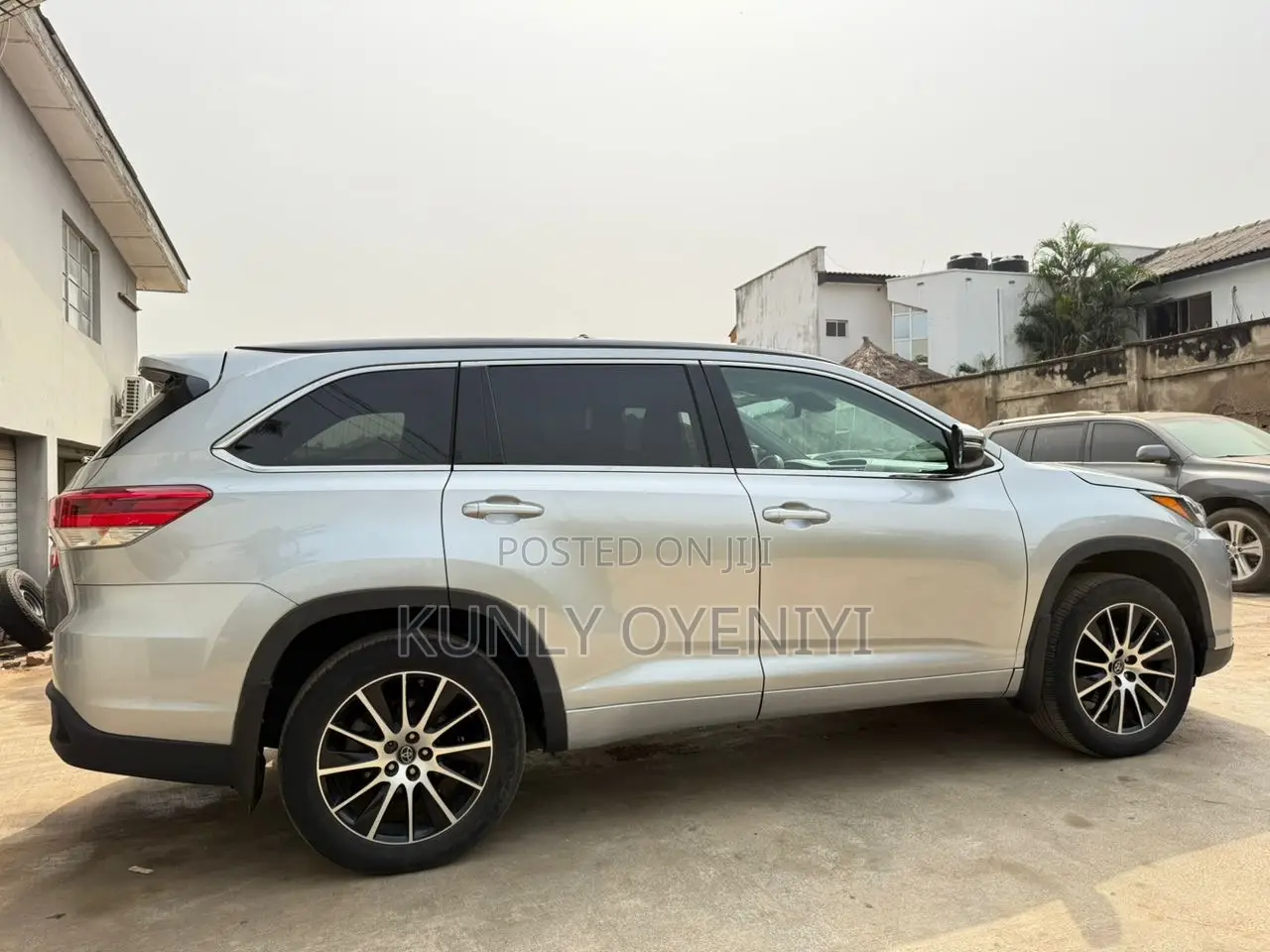 Toyota Highlander SE 4x4 V6 (3.5L 6cyl 8A) 2017 Silver
