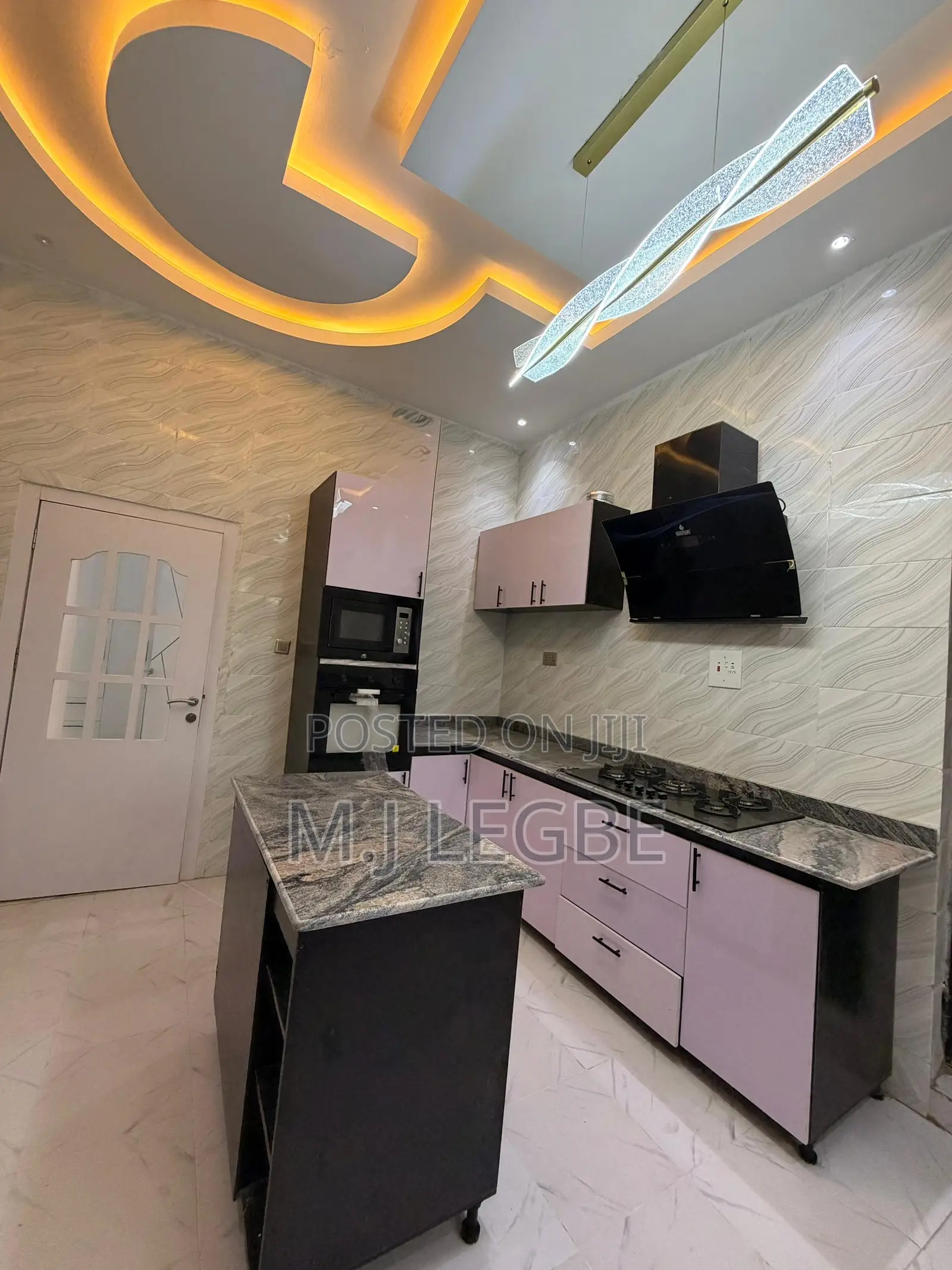 4bdrm Duplex in Thomas for sale