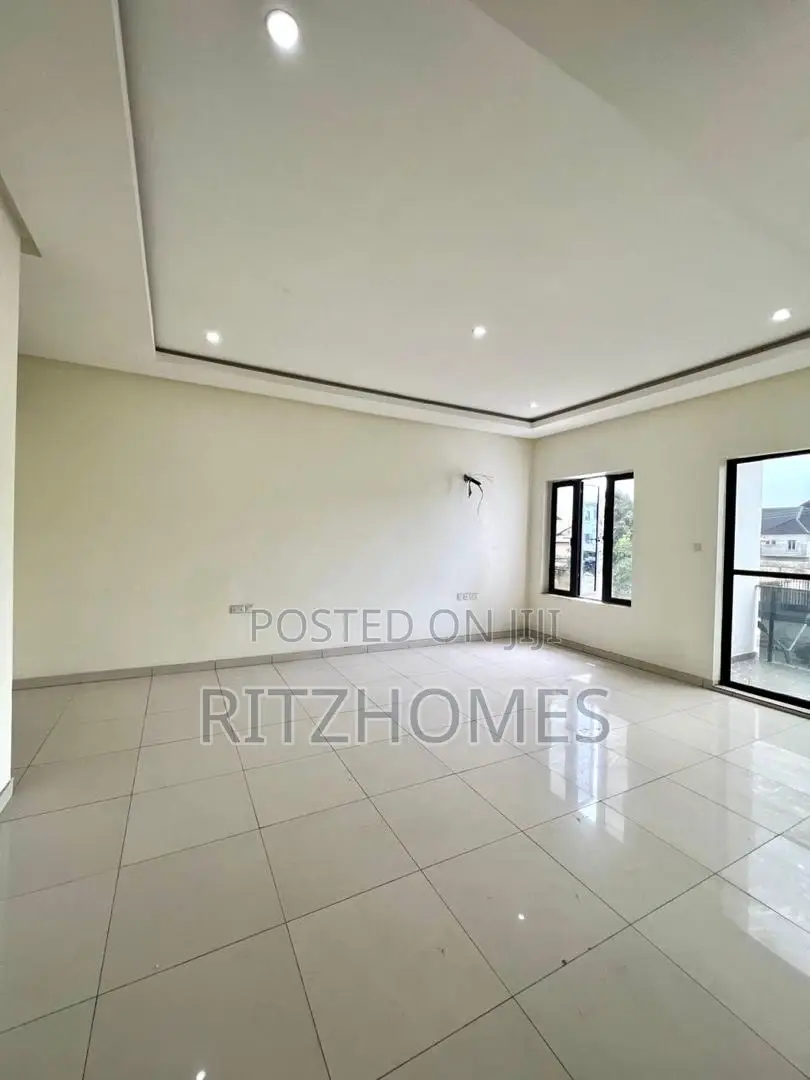4bdrm Duplex in Lekki for sale