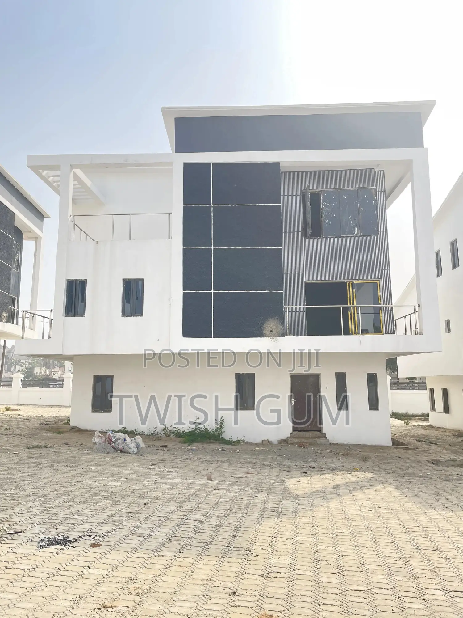 6bdrm Duplex in Blackdot Shelters., Guzape District for sale