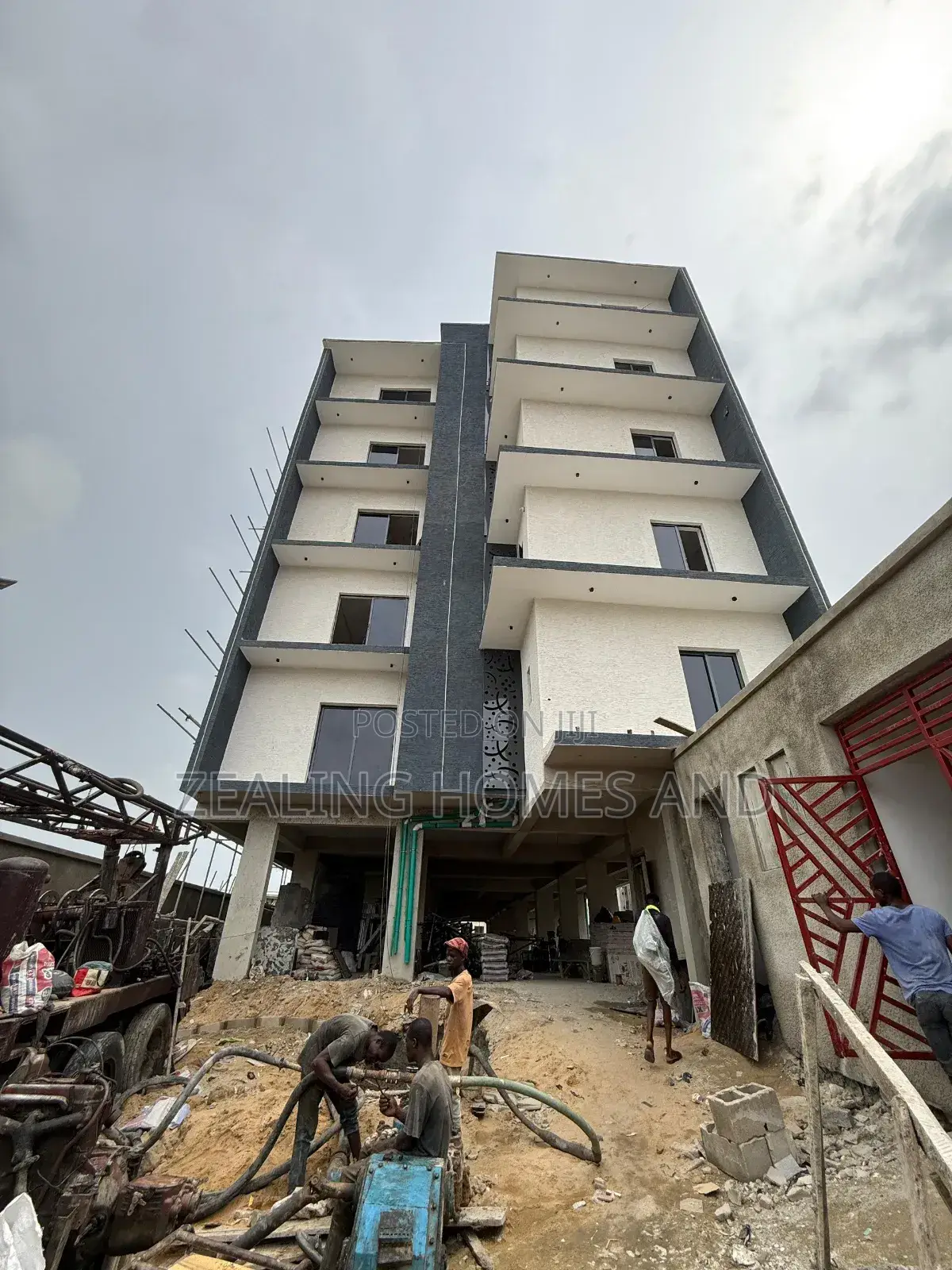 Furnished 3bdrm Apartment in Lekk Phase 1 for sale