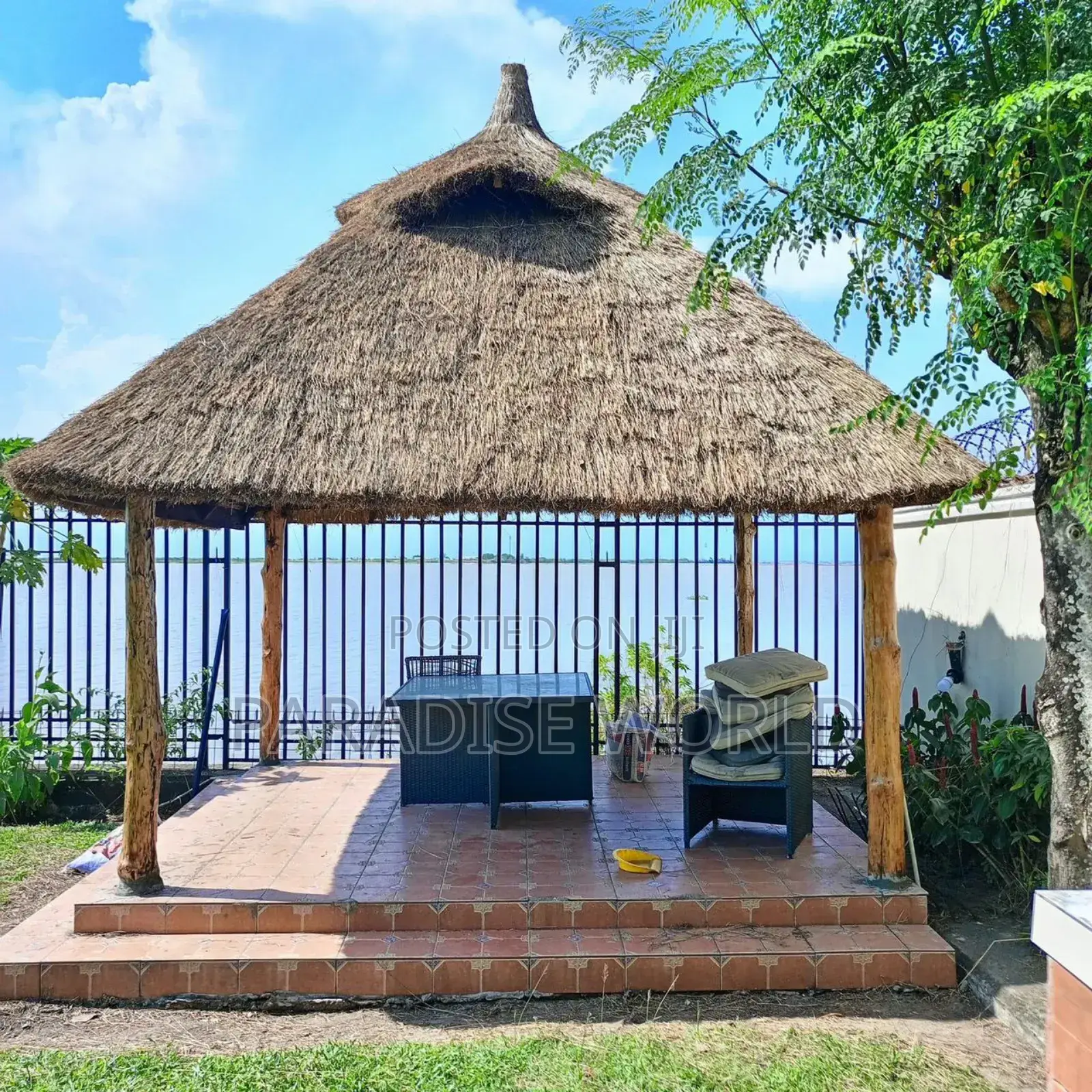 Thatch House, Summer Hut and Bush Bar